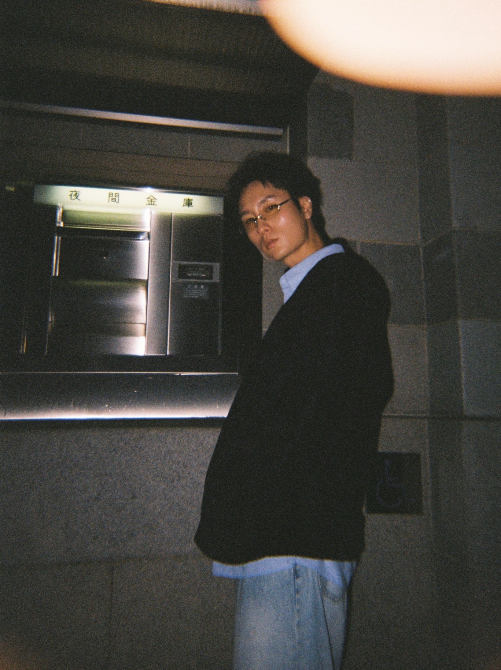 Uniqlo x Needles Fleece Oversized Cardigan Black - KR, THRASHER Flame Pocket Oxford Shirt Blue 착용 스타일 - 1