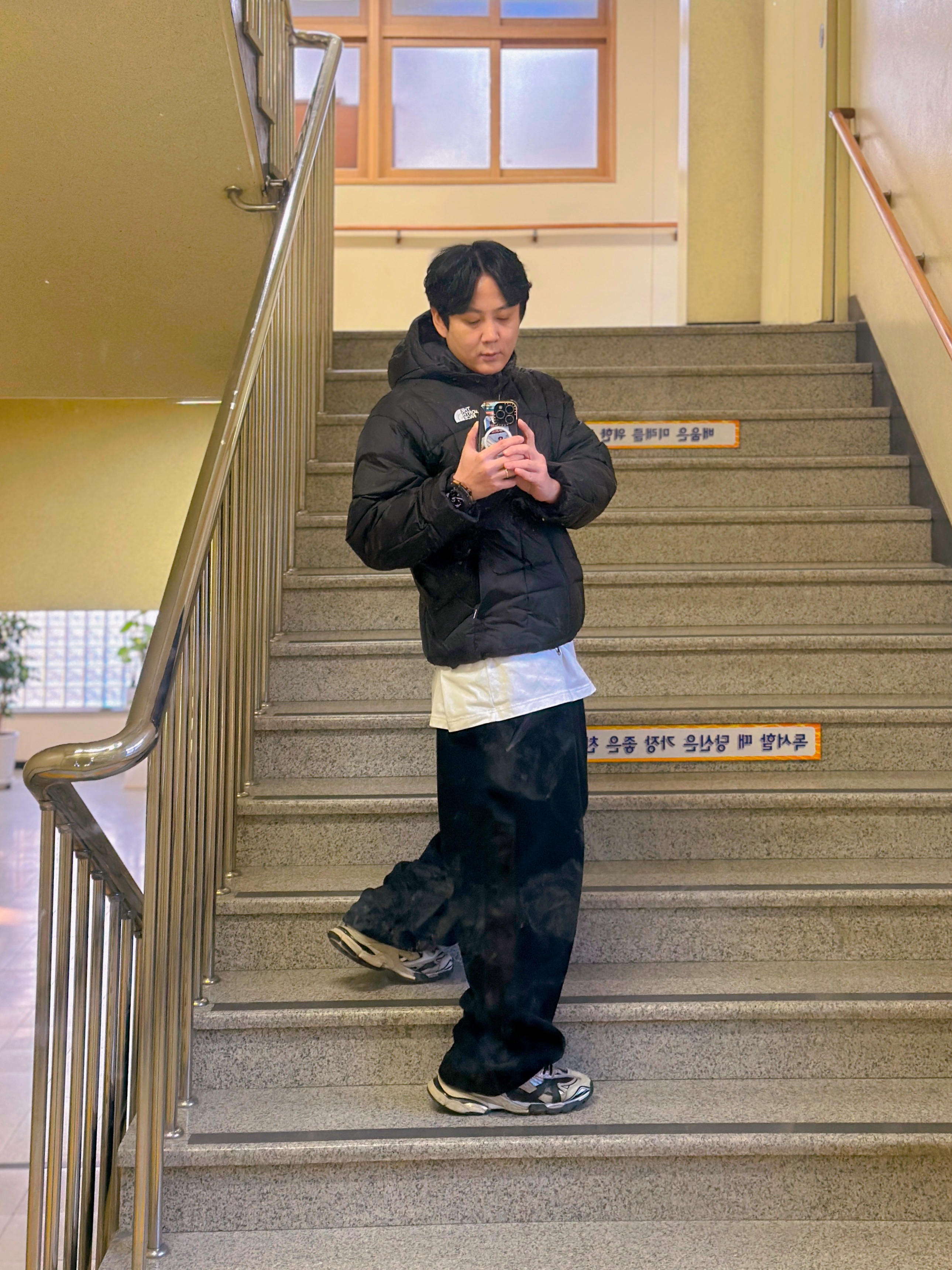 Uniqlo x Needles Fleece Wide Pants Black - KR, The North Face Wave LT On Jacket Real Black - 25FW 착용 스타일 - 1