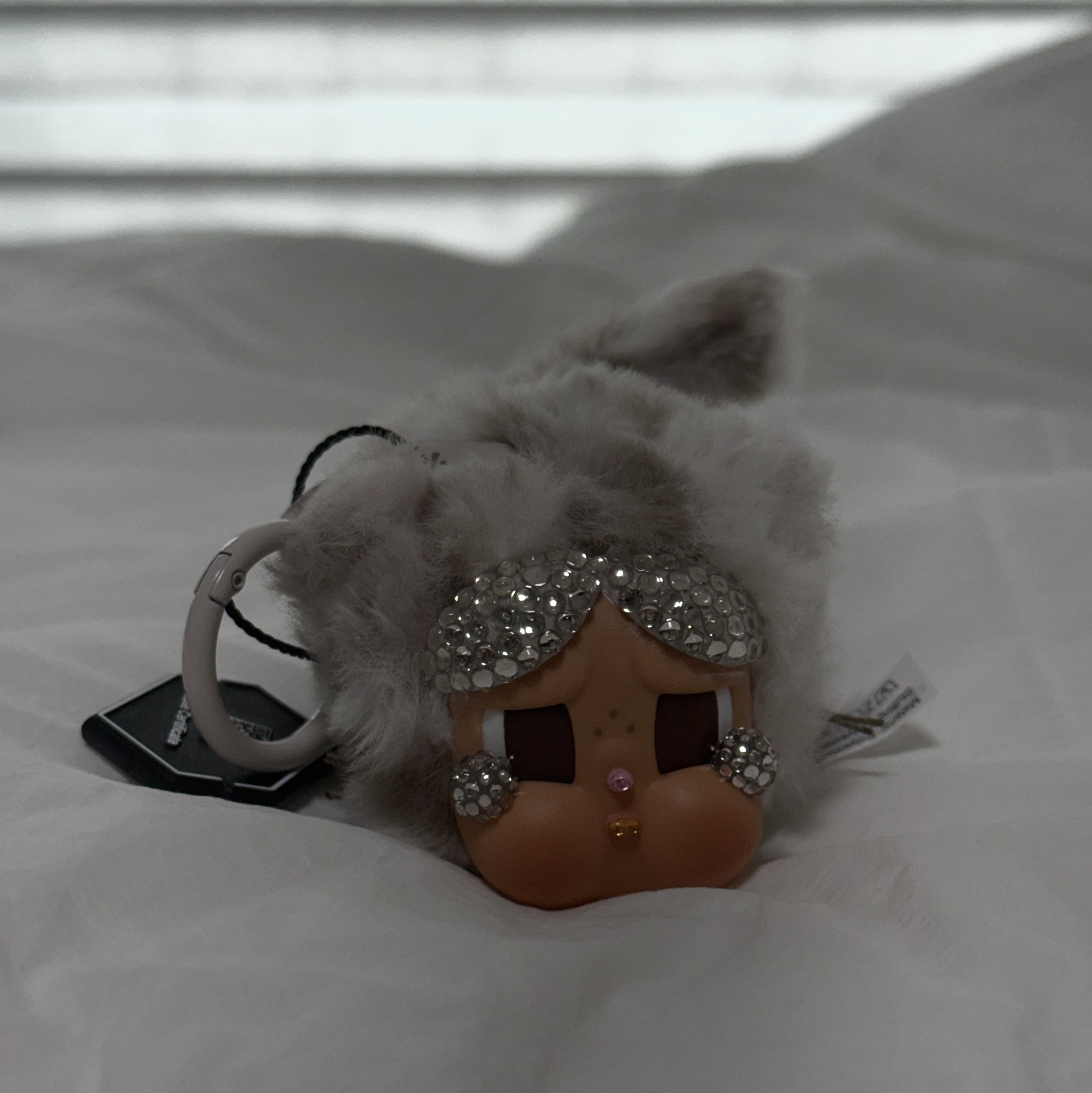 Pop Mart Crybaby Wild But Cutie Series Vinyl Plush Pendant Vanilla Cutie (Opened Case) 착용 스타일