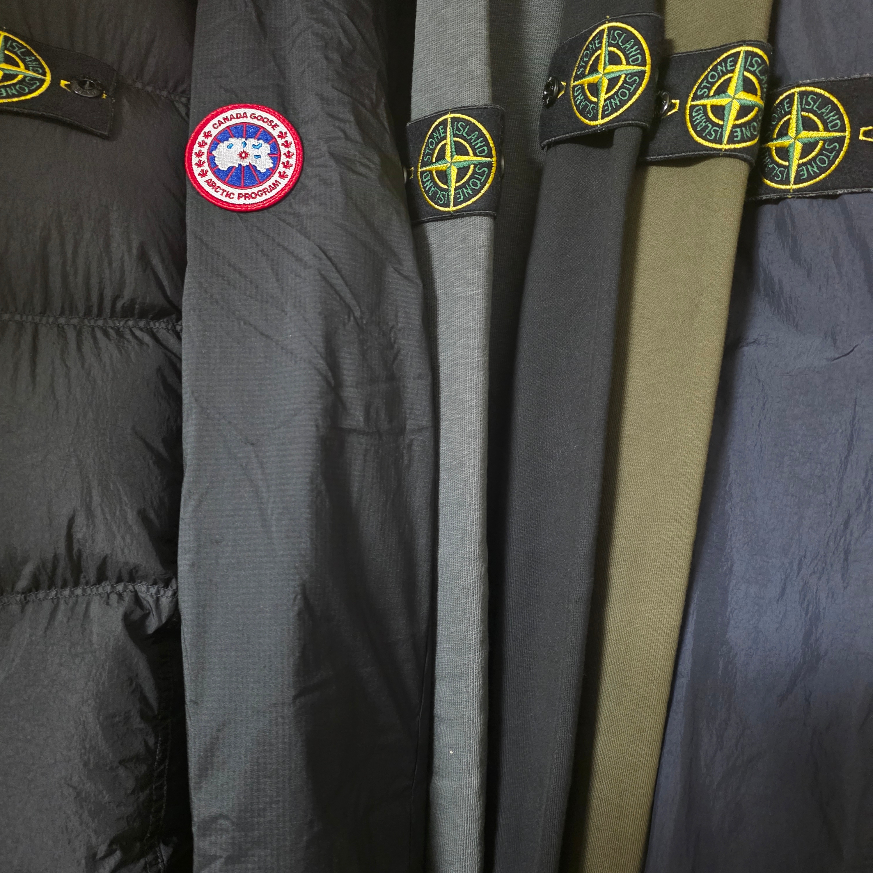 Stone Island 6100060 Organic Cotton Fleece Regular Fit Crewneck Sweatshirt with Elasticated Cuffs - 25FW, Canada Goose Lodge Down Matte Finish Black 착용 스타일