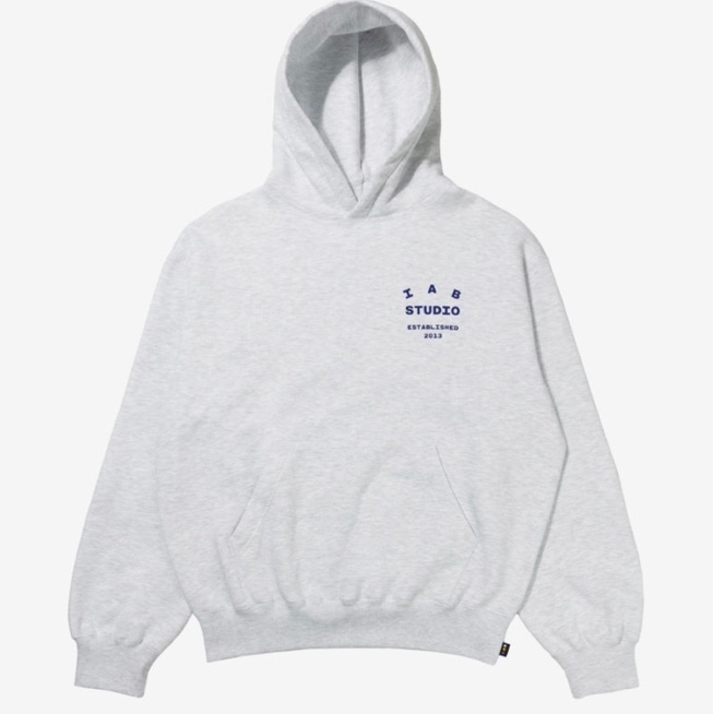 IAB Studio 25 Hoodie Light Gray Navy 착용 스타일 - 3