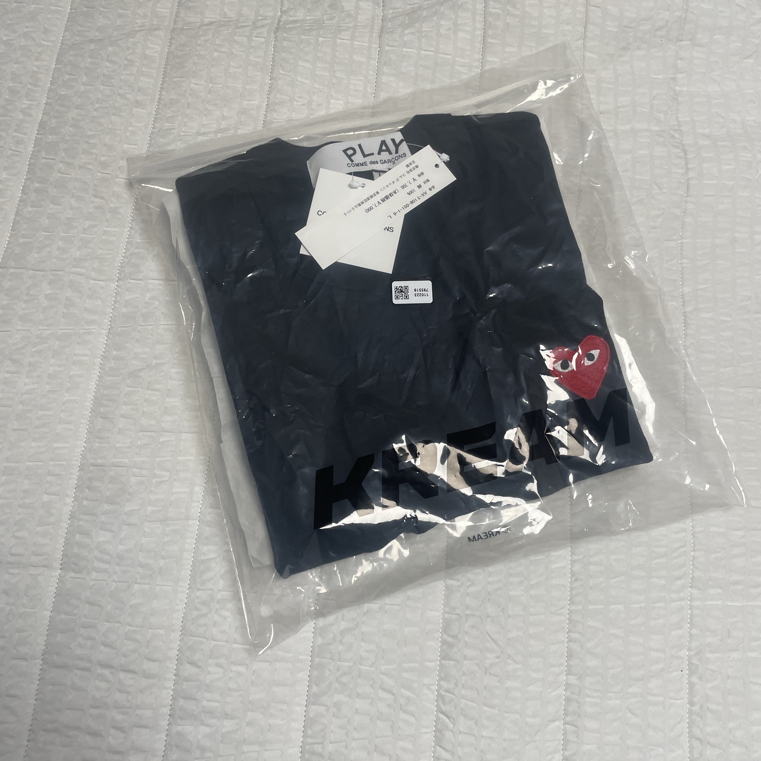 Play Comme des Garcons Red Heart T-Shirt Black 착용 스타일