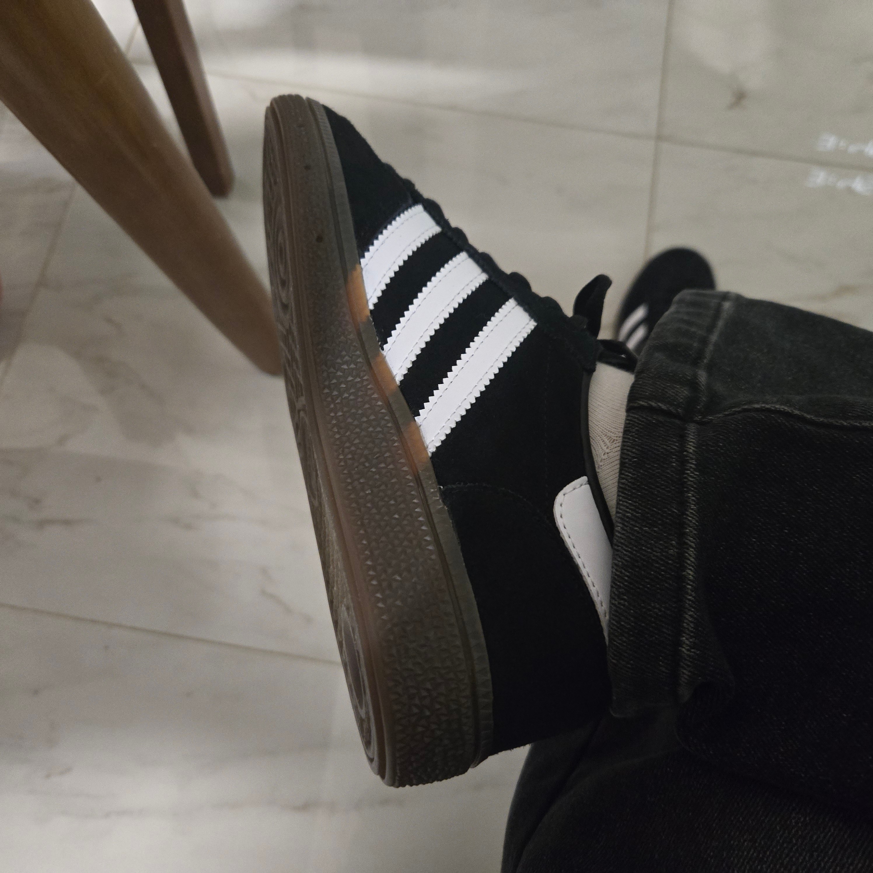 Adidas Spezial Handball Core Black 착용 스타일 - 1