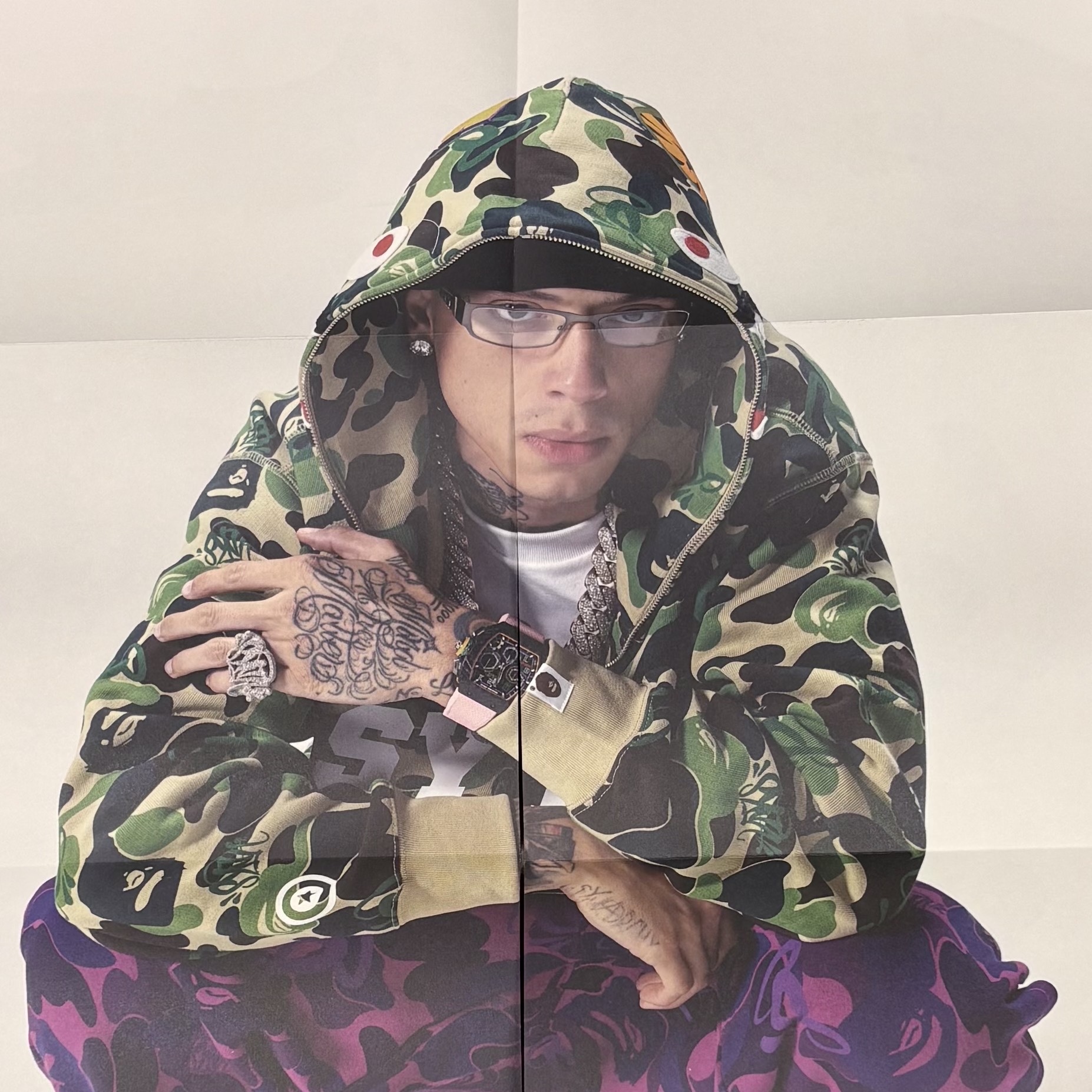 BAPE x Spotify x SYNA World By Central Cee Baby Milo Relaxed Fit T-Shirt White, BAPE x Spotify x SYNA World By Central Cee Baby Milo Relaxed Fit T-Shirt Black 착용 스타일 - 4