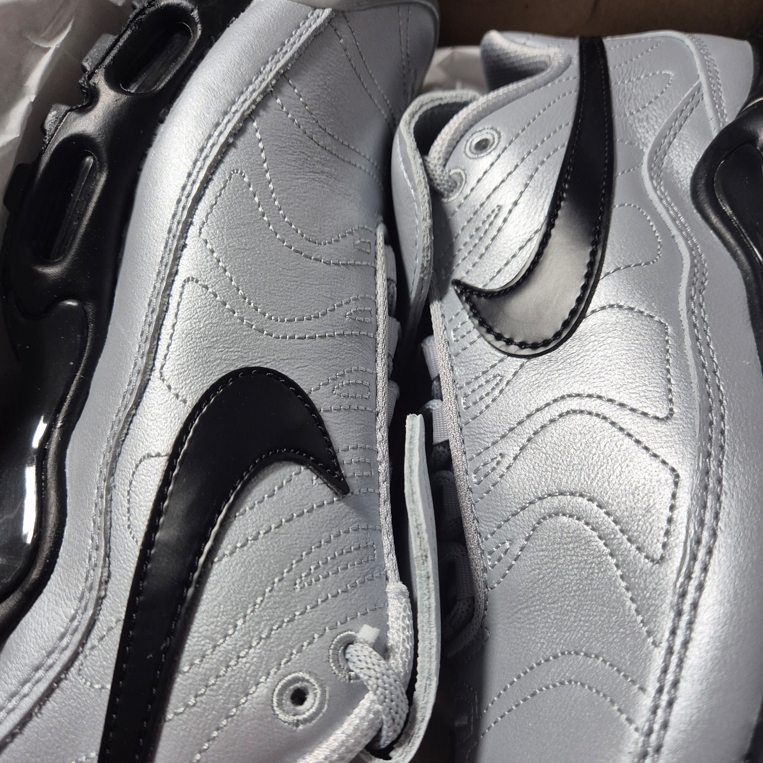 Nike Air Max Plus TNPO Wolf Grey and Black 착용 스타일