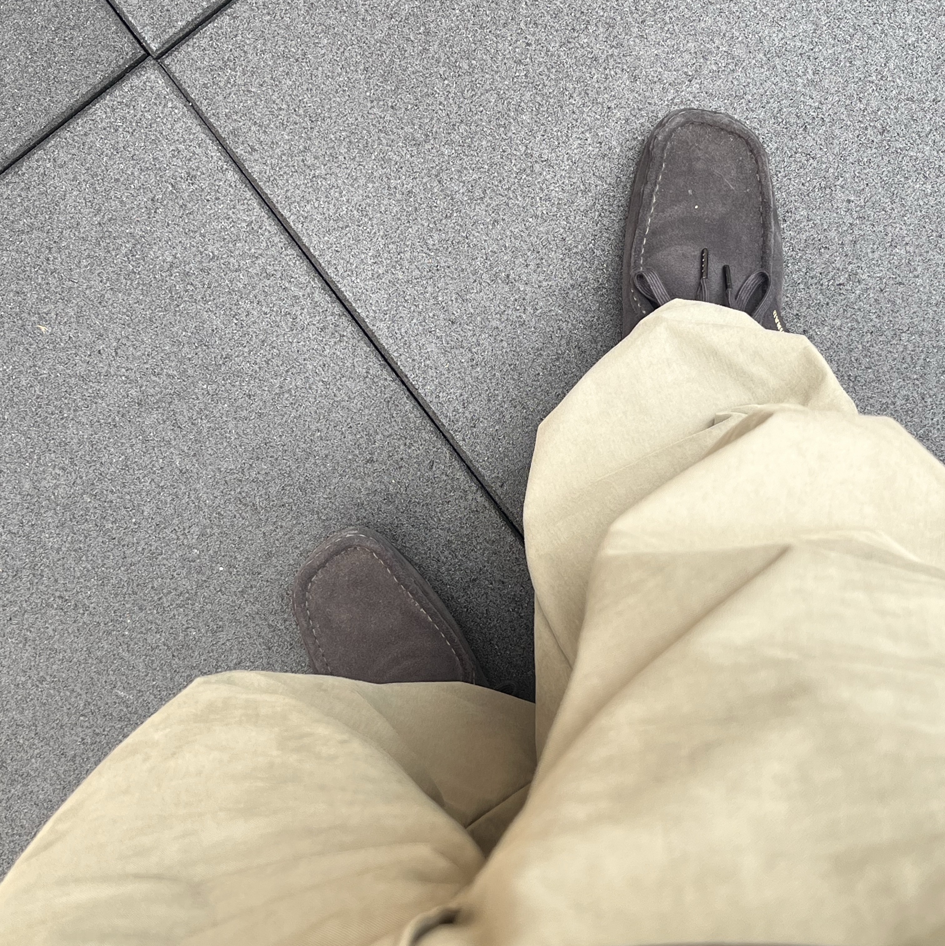 Clarks Wallabee Black Suede 착용 스타일