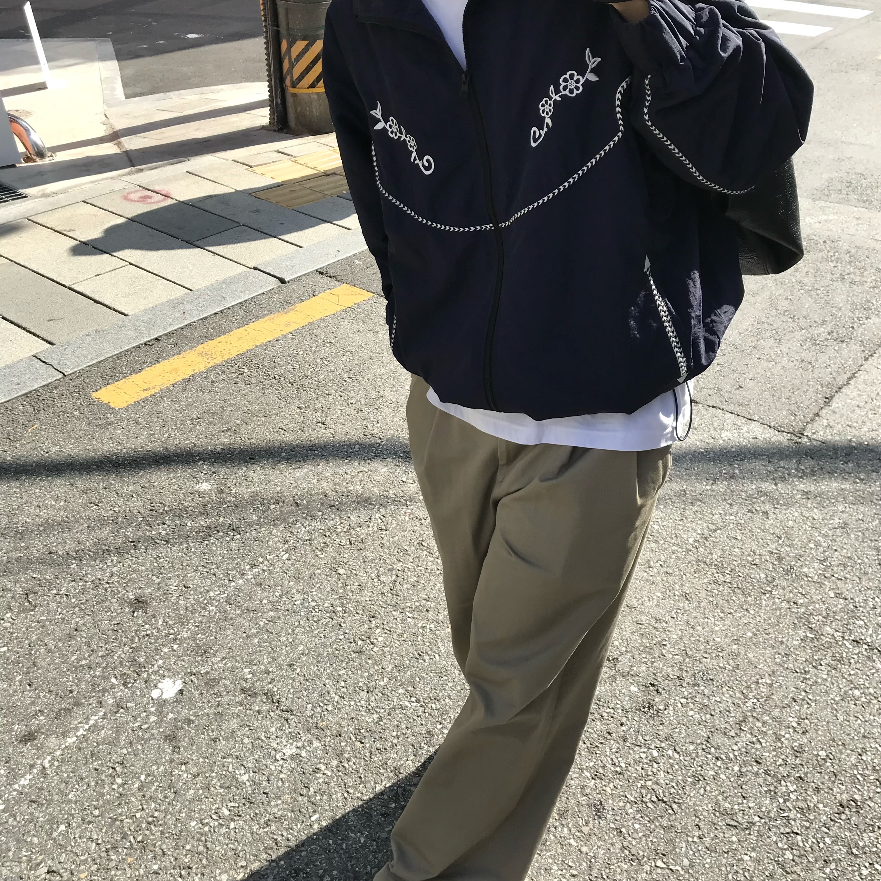 AMOU A.M 5Pannel Cap Navy 착용 스타일 - 5