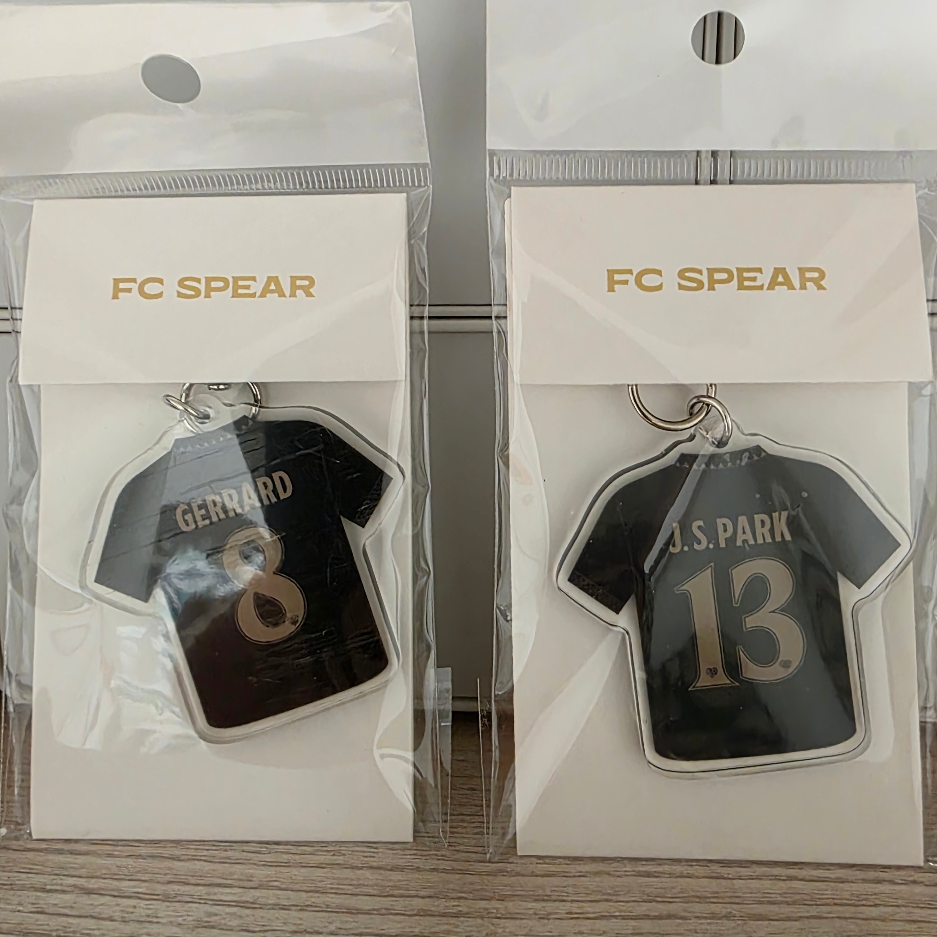 [PRE-ORDER] FC SPEAR Acrylic Uniform Keyring Black 착용 스타일
