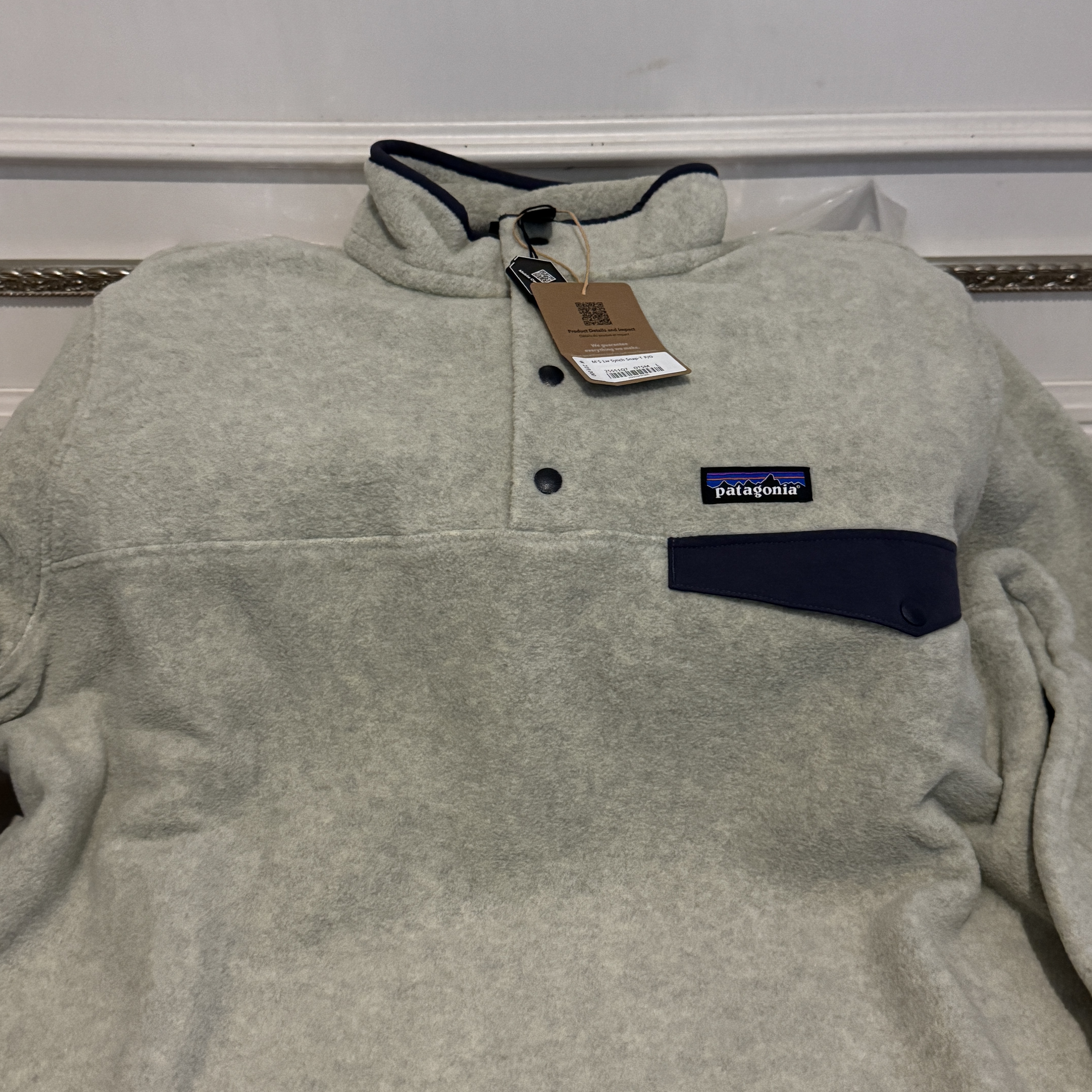 Patagonia Lightweight Synchilla Snap-T Fleece Pullover Oatmeal Heather/Smolder Blue/New Navy 착용 스타일 - 2