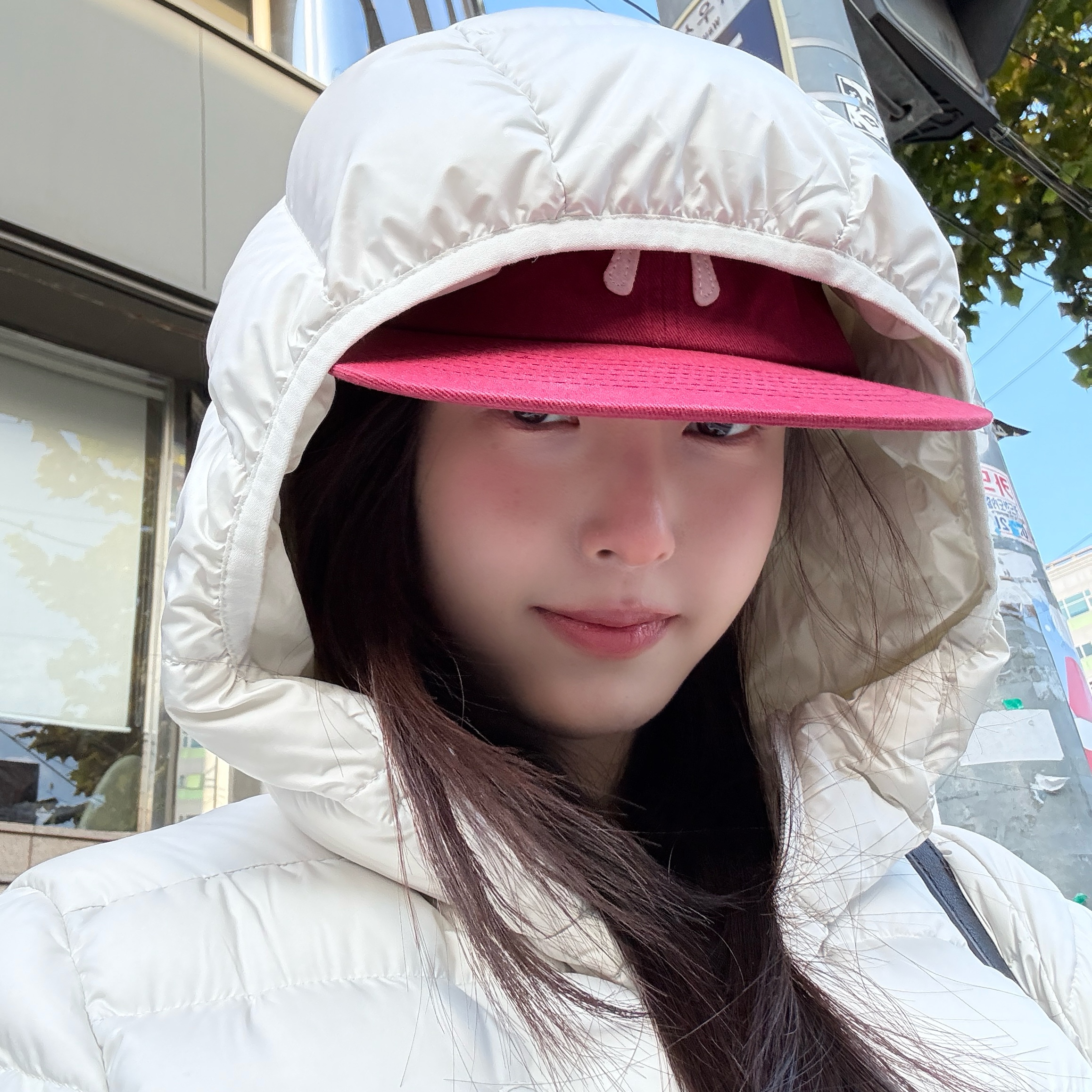 (W) Musinsa Standard City Leisure Hooded Light Down Jacket Stone White 착용 스타일 - 2