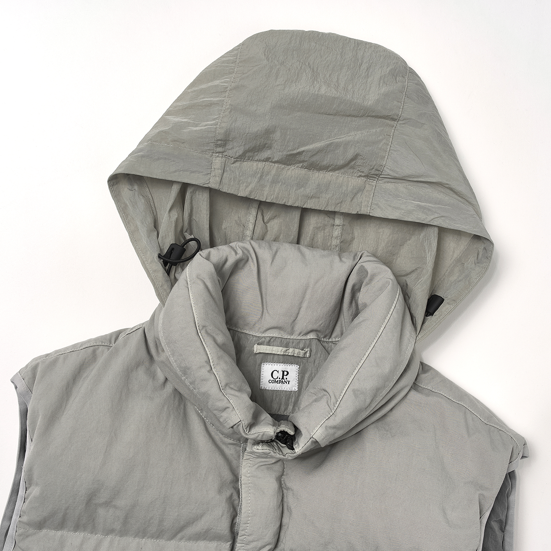 C.P. 컴퍼니 에코 크롬 R 믹스드 후드 다운 질레 런던 포그 그레이 - 25FW(C.P. Company Eco-Chrome R Mixed Hooded Down Gilet London Fog Grey - 25FW) - 3