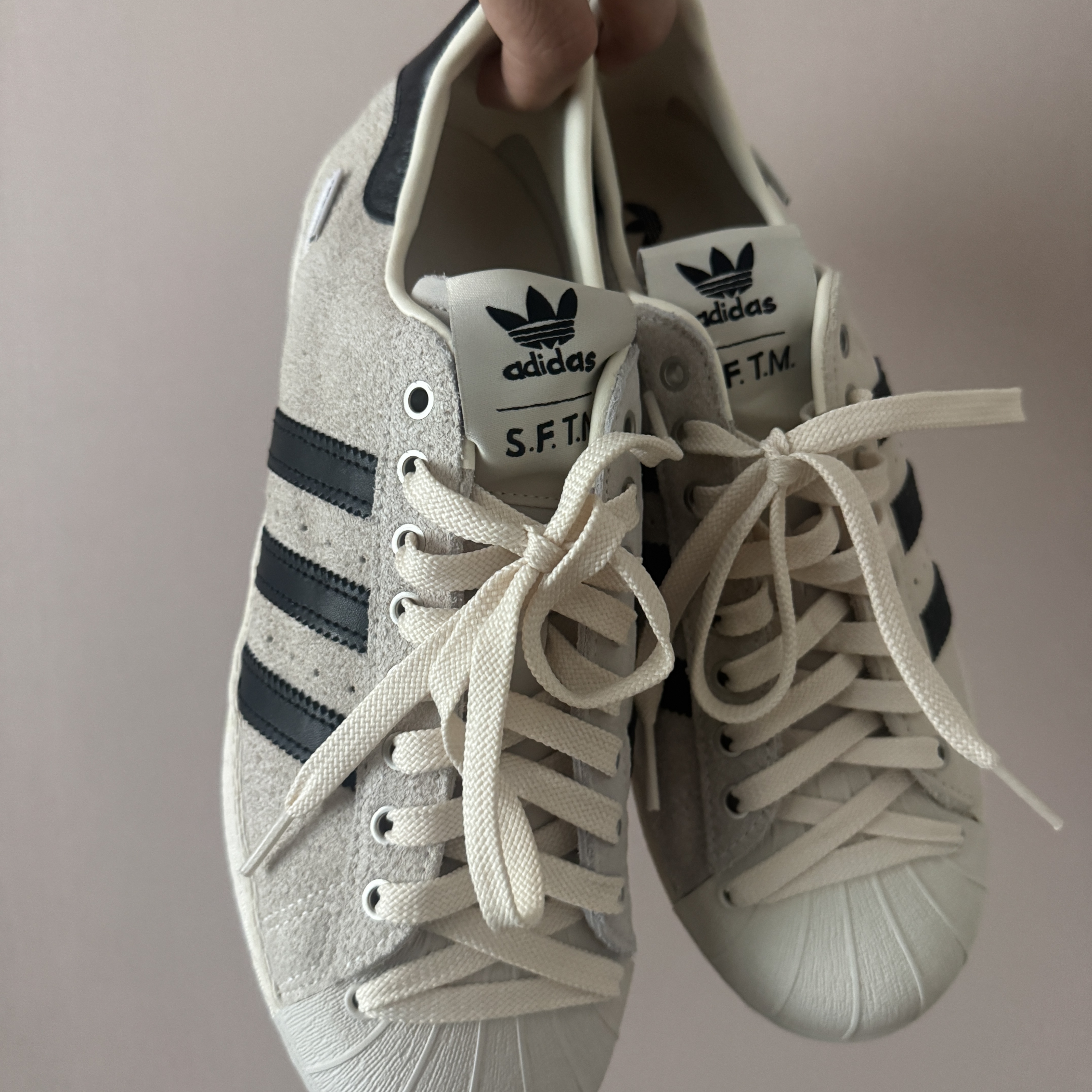 Adidas x Song for the Mute Superstar 82 Cream White Core Black 착용 스타일