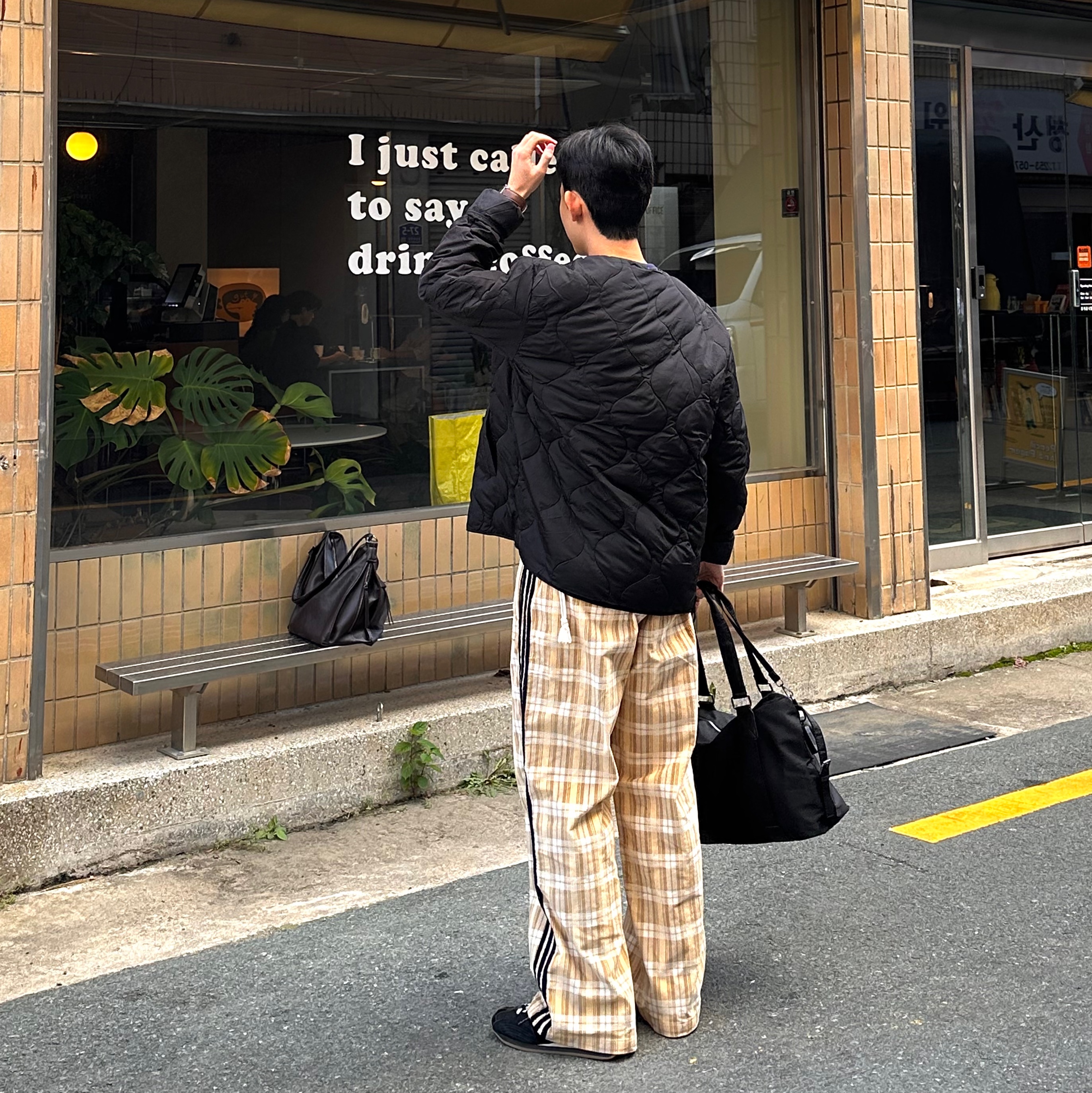 Adidas x Song for the Mute Track Pants Wonder White - KR Sizing, Adidas x Song for the Mute Country OG Core Black Cream White 착용 스타일 - 2