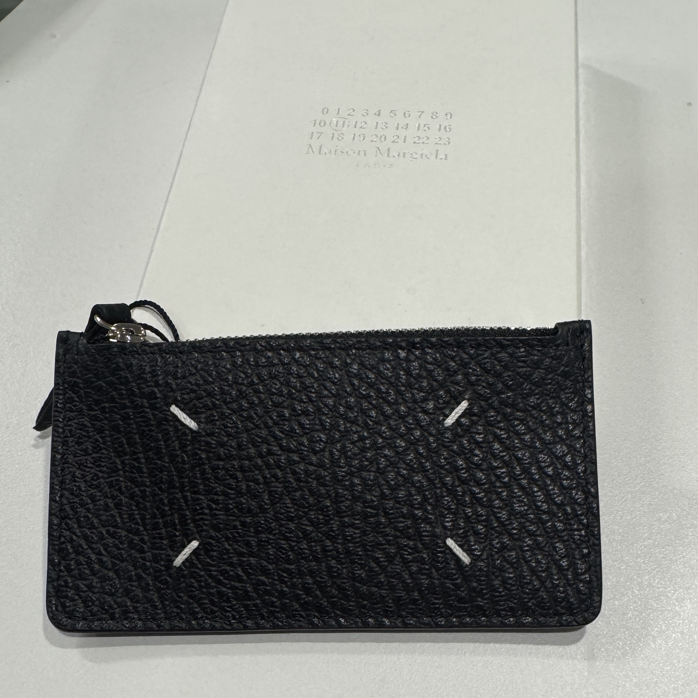 Maison Margiela Stitch Leather Zipped Card Holder Black 착용 스타일