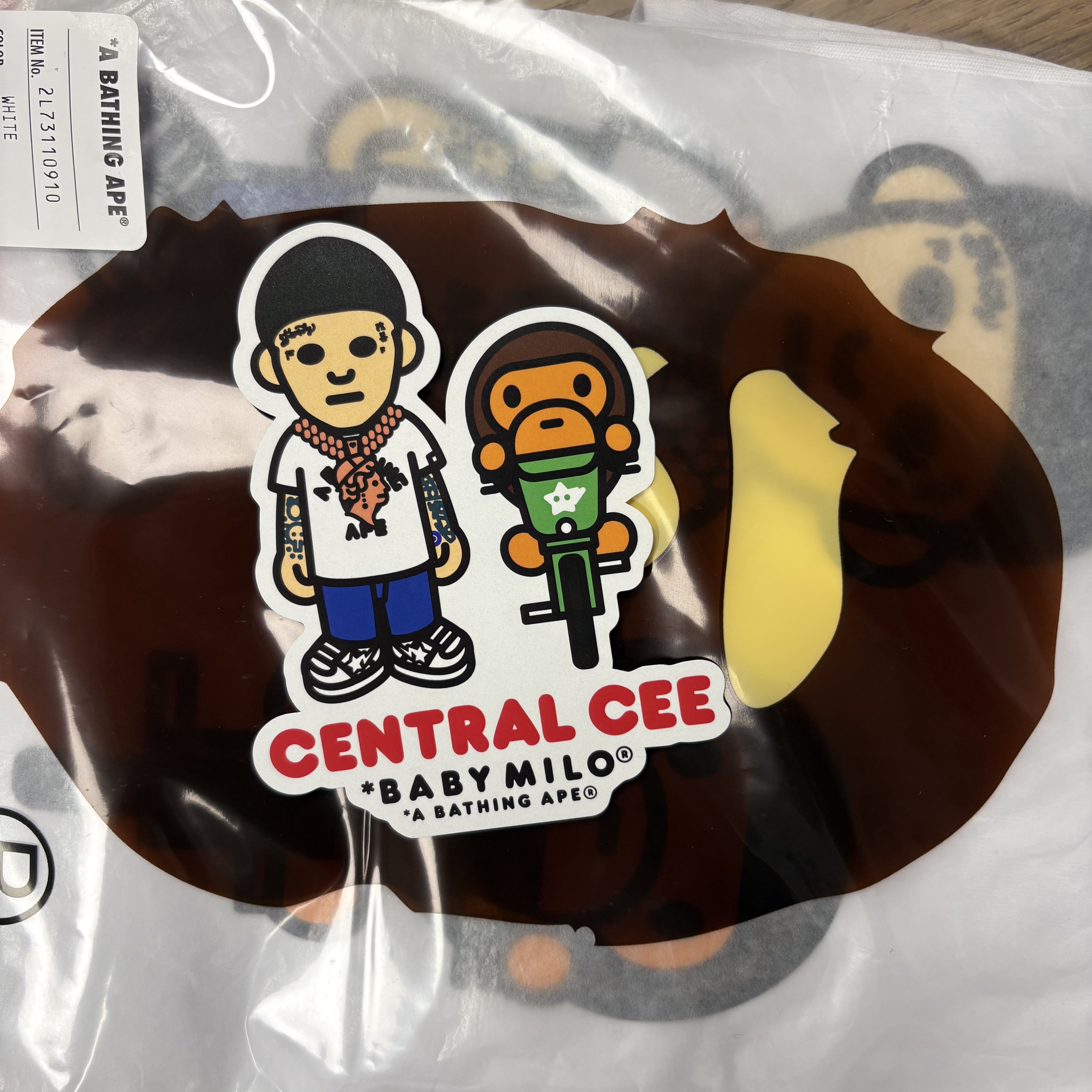 BAPE x Spotify x SYNA World By Central Cee Baby Milo Relaxed Fit T-Shirt White, BAPE x Spotify x SYNA World By Central Cee Baby Milo Relaxed Fit T-Shirt Black 착용 스타일 - 2