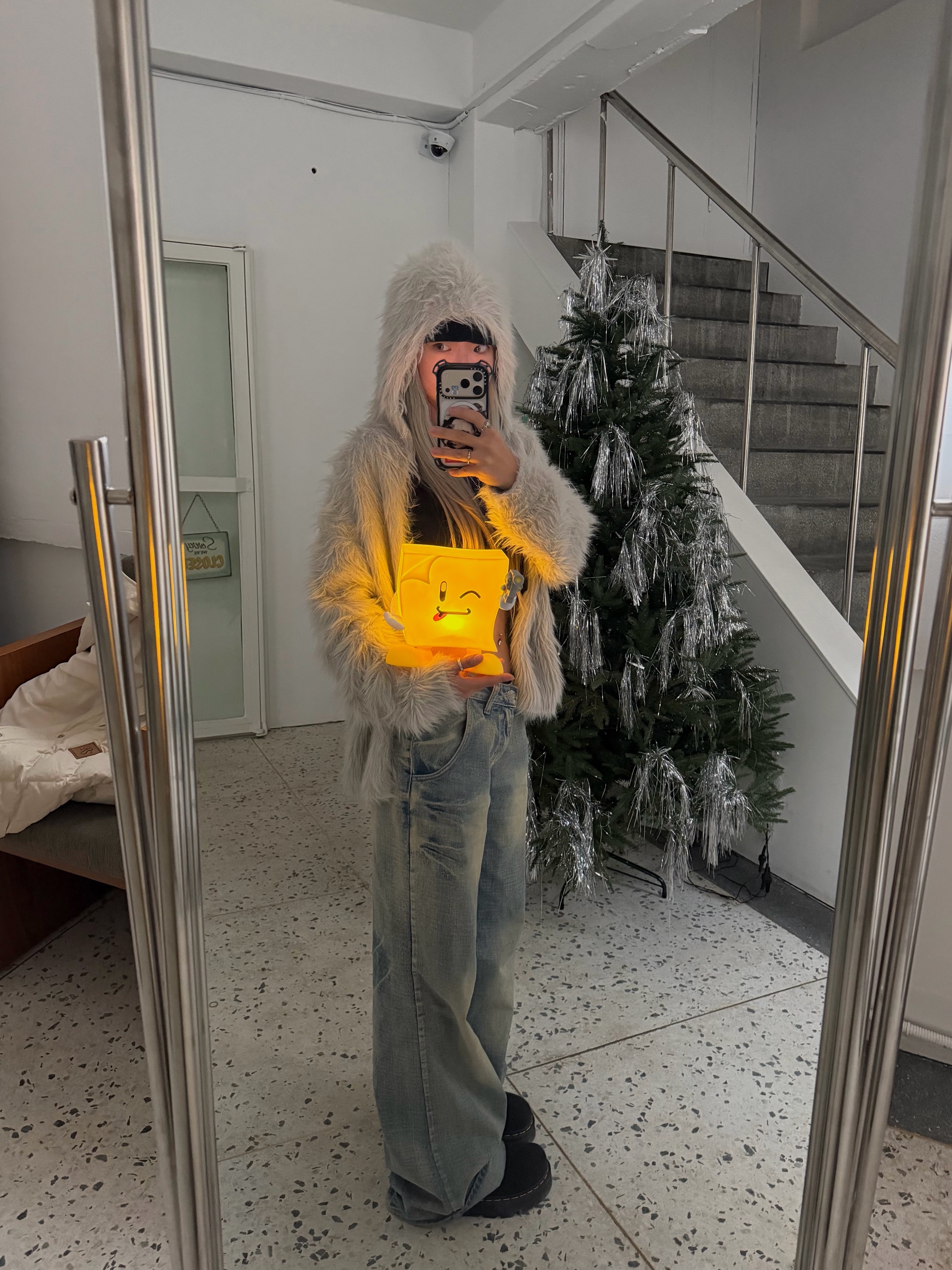 Supreme Sticky Note Molded Lamp Yellow - 22SS, Dr. Martens Zebzag Mules Black 착용 스타일