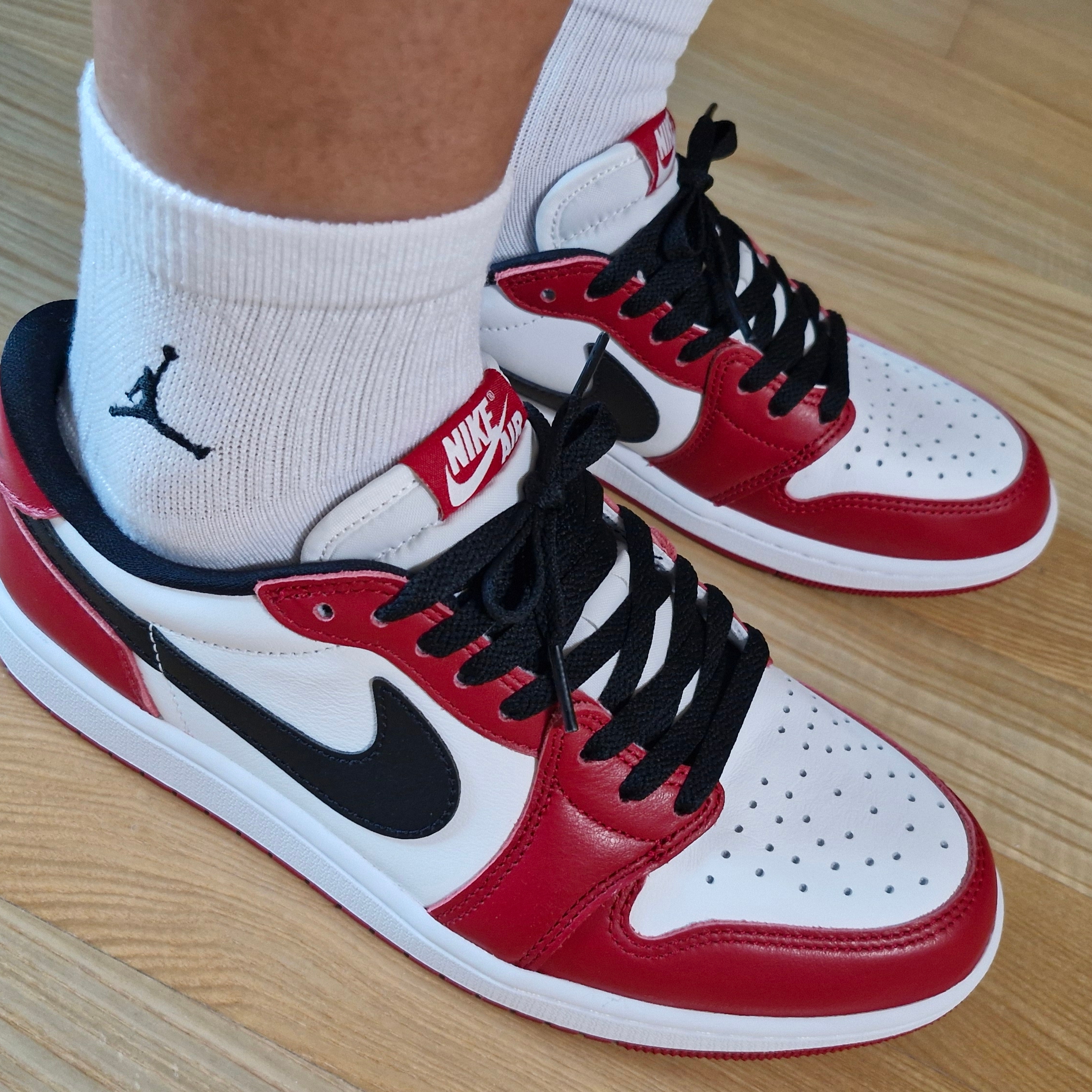 Jordan 1 Retro Low OG Chicago 착용 스타일 - 5