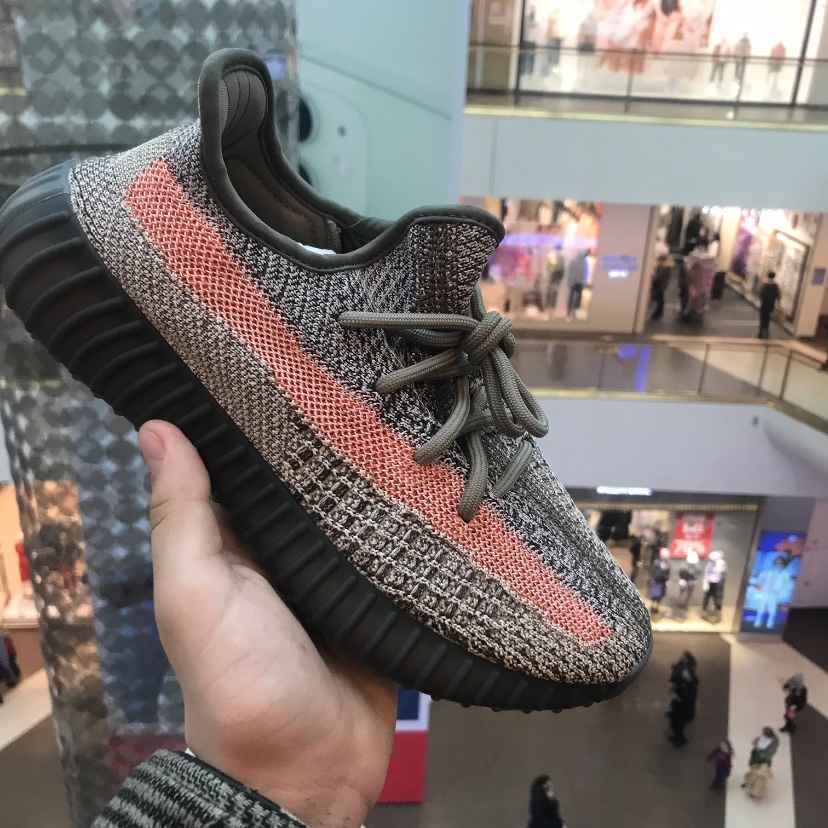 Adidas Yeezy Boost 350 V2 Ash Stone 착용 스타일