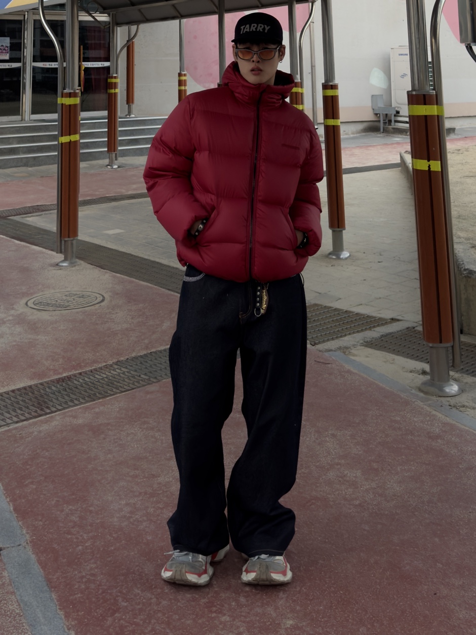 QT8 GARMENTS Duck Down Heavyweight Hoodie Jacket Red 착용 스타일 - 2