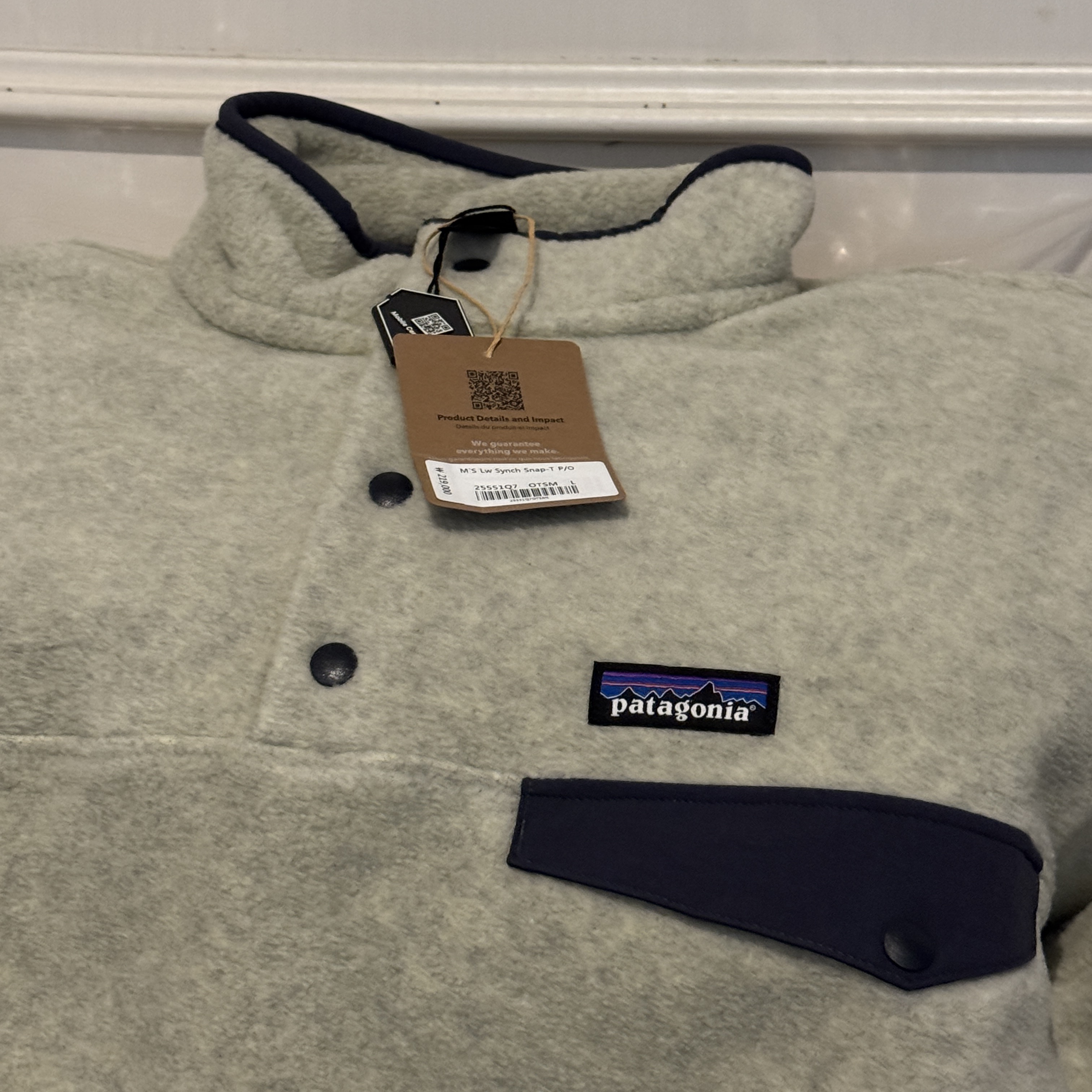 Patagonia Lightweight Synchilla Snap-T Fleece Pullover Oatmeal Heather/Smolder Blue/New Navy 착용 스타일 - 3