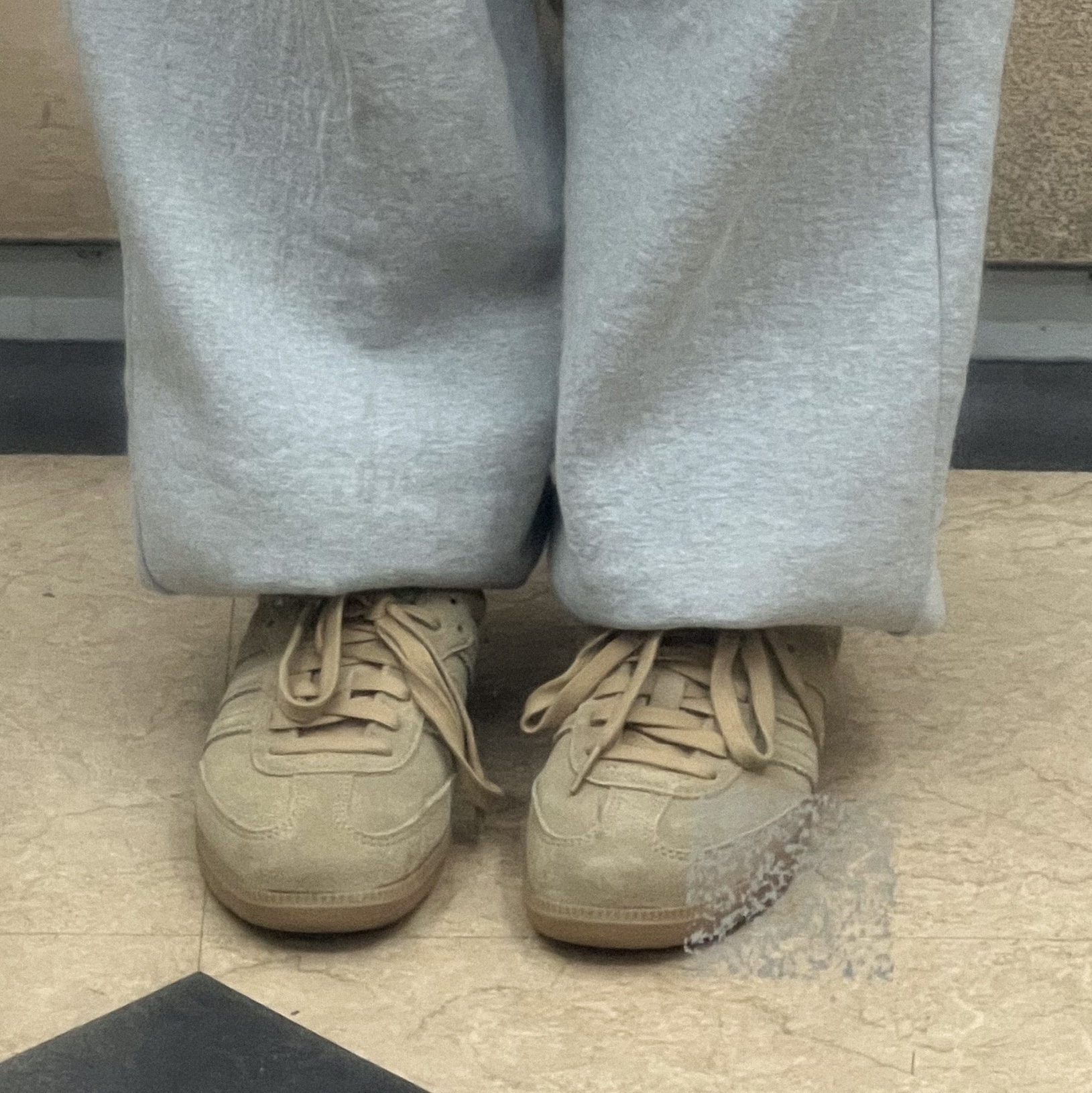 Adidas Samba OG Cardboard Sand Strata 착용 스타일 - 2