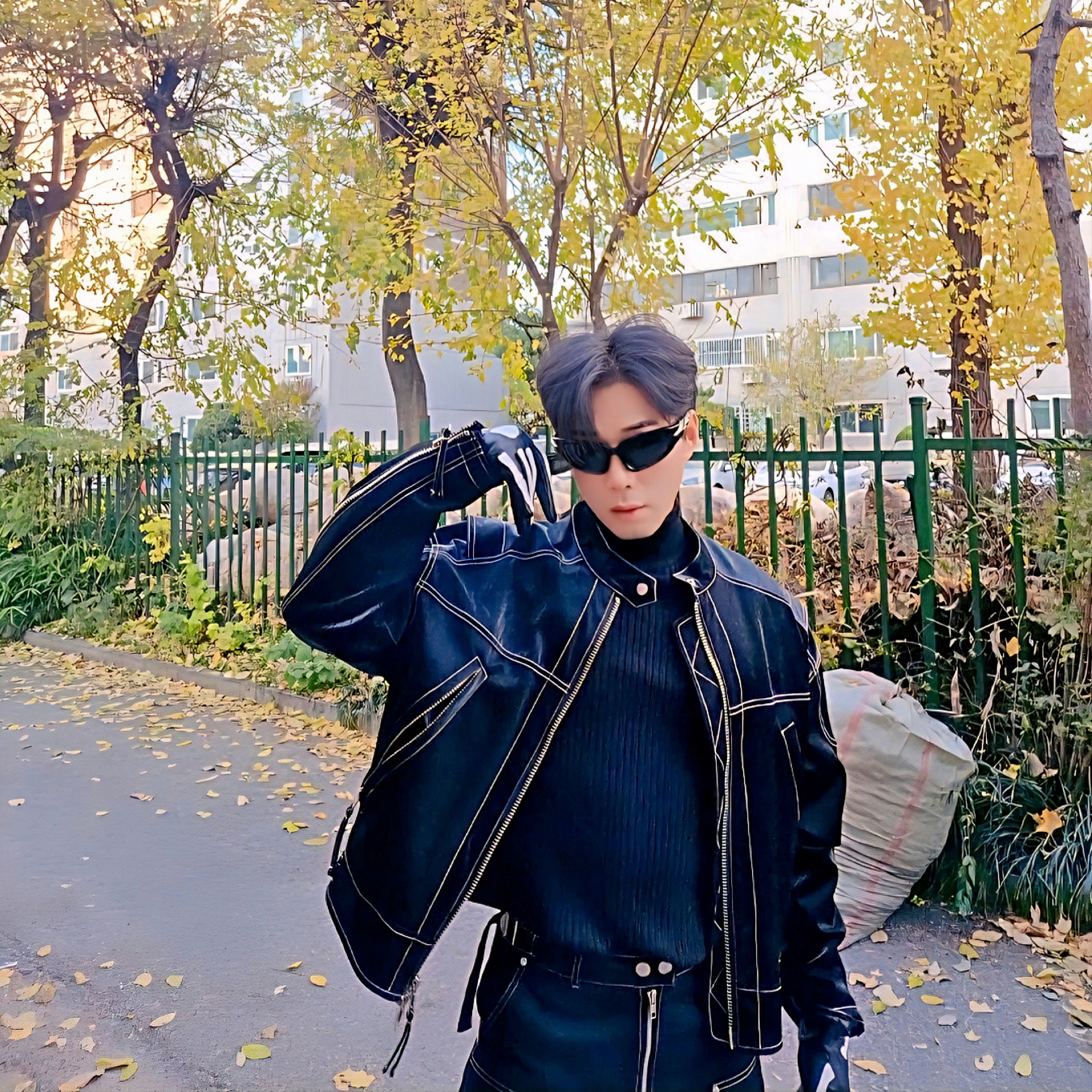 Mastermind World x Vanson Bone Gloves Custom Black - 24FW, Gentle Monster Paso 01 Black 착용 스타일