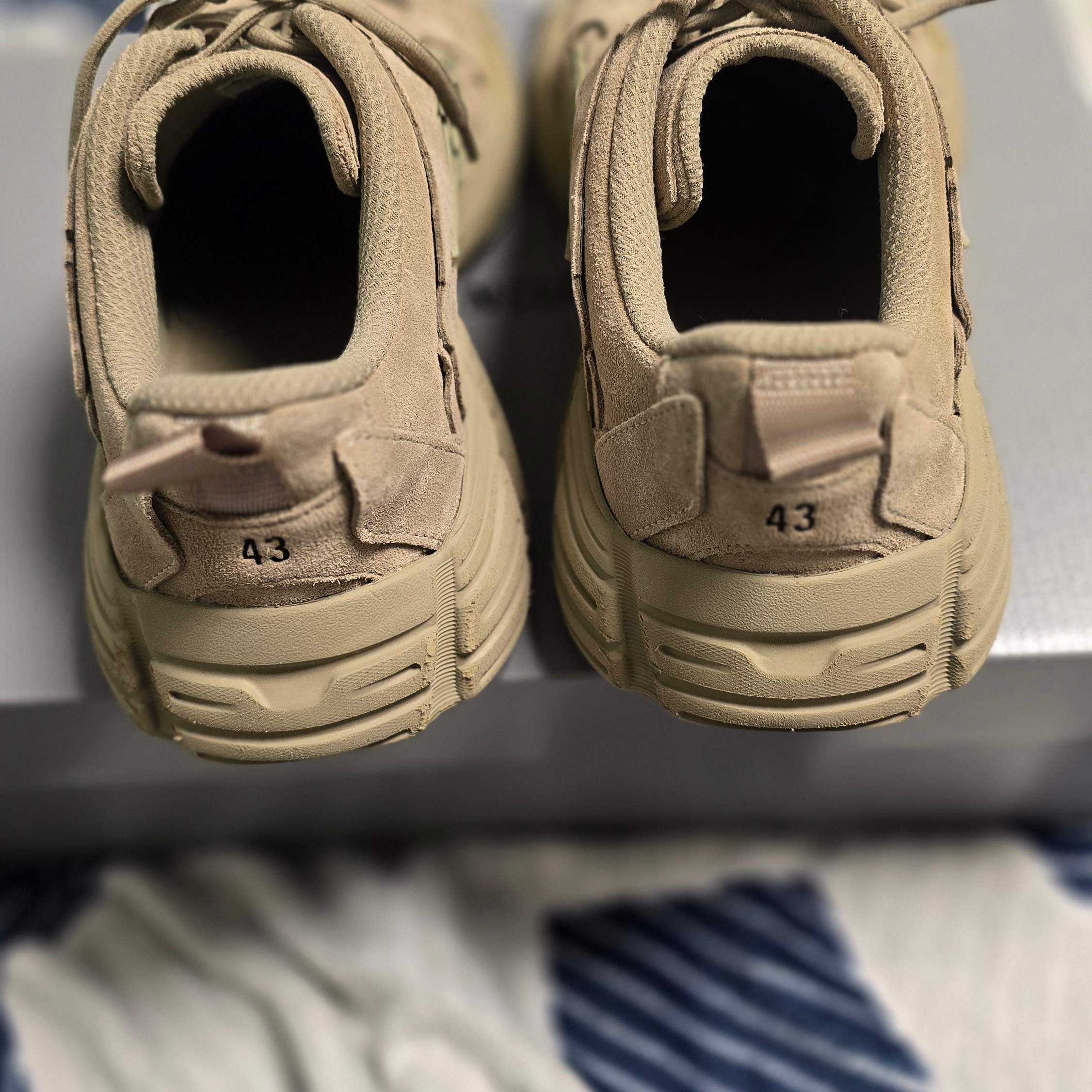 (W) Balenciaga Monday Shoe Beige 착용 스타일 - 3