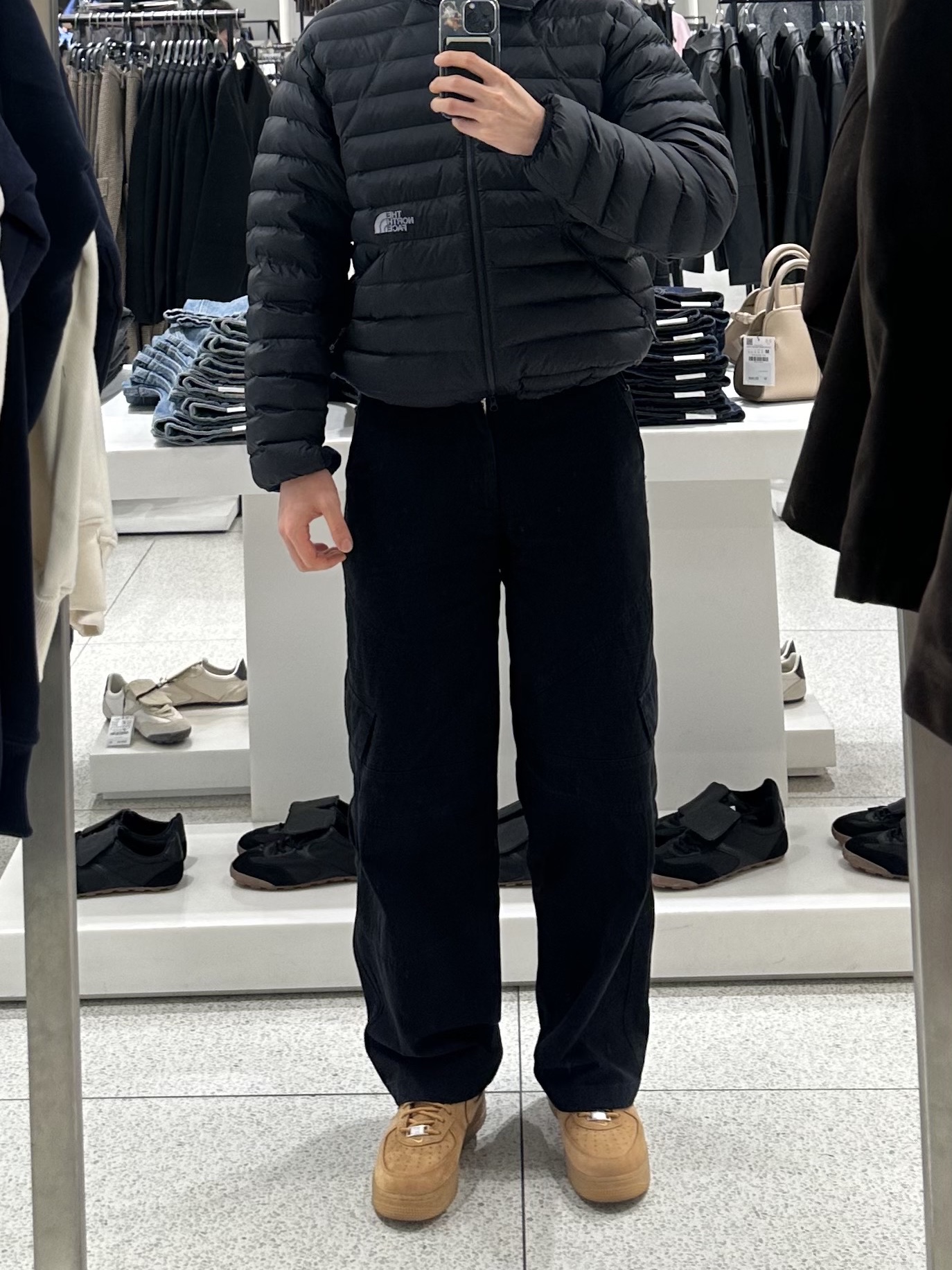 The North Face Ventus On Jacket Black, Nike x Supreme Air Force 1 Low Flax 착용 스타일