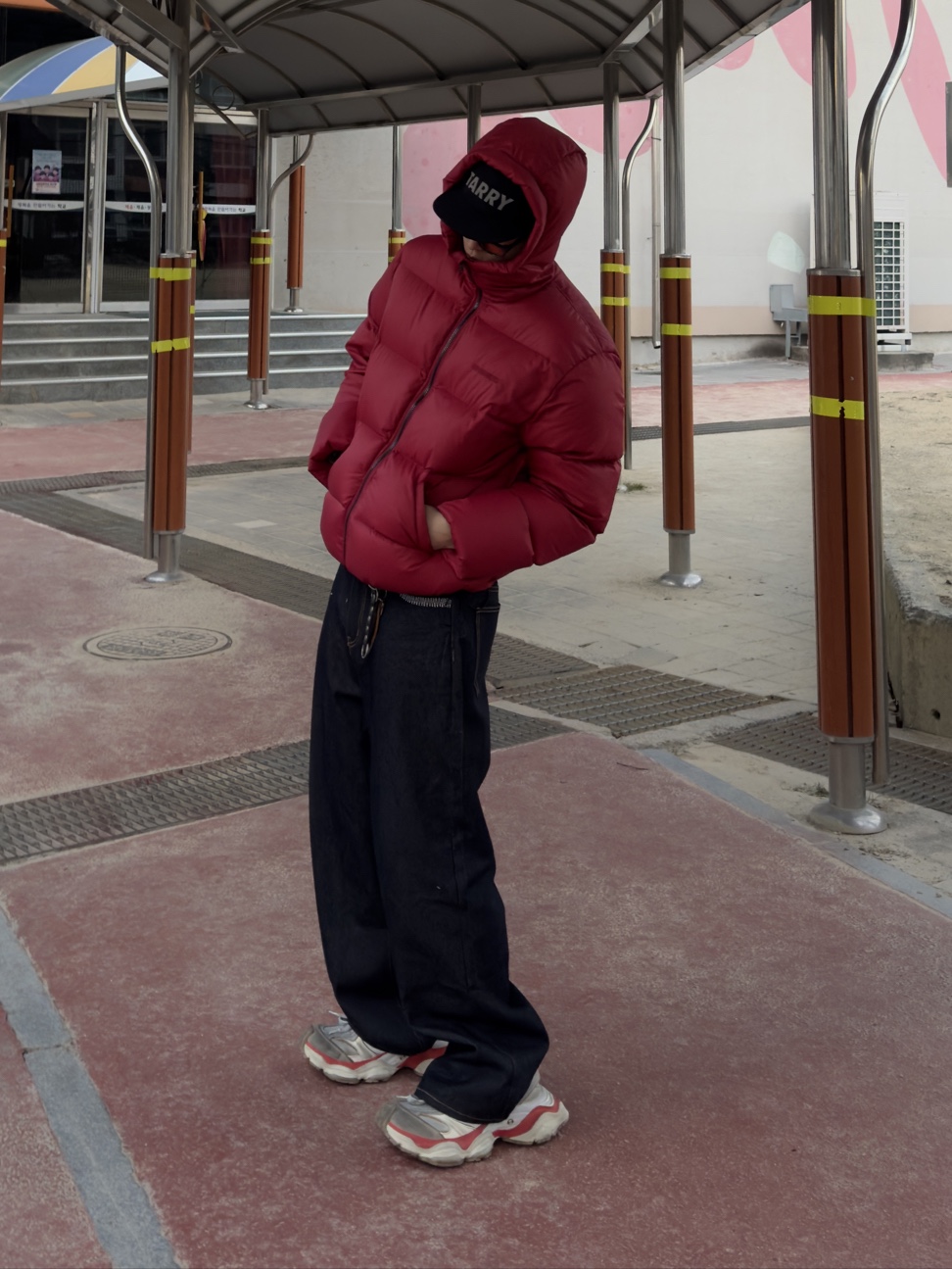 QT8 GARMENTS Duck Down Heavyweight Hoodie Jacket Red 착용 스타일 - 1