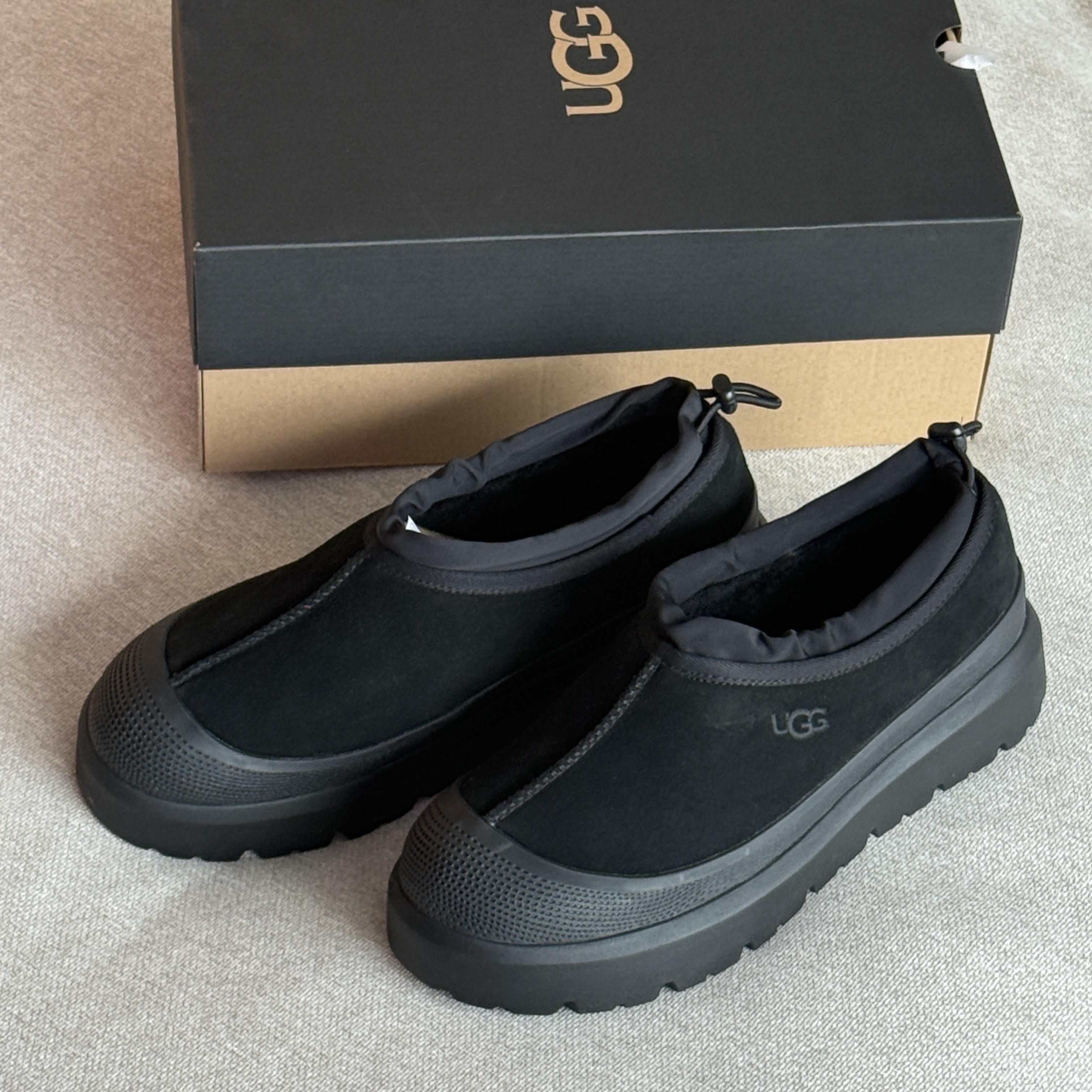 UGG Tasman Weather Hybrid Black 착용 스타일 - 1