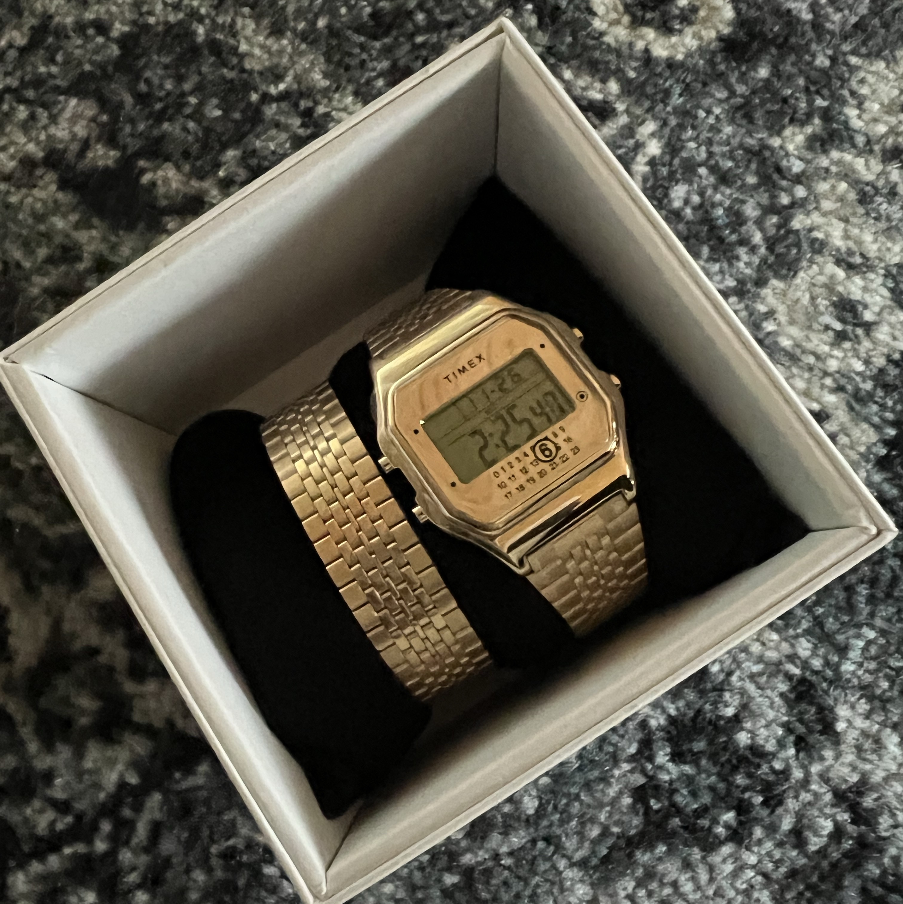Timex x MM6 Maison Margiela T80 Gift Set Stainless Steel Gold 착용 스타일