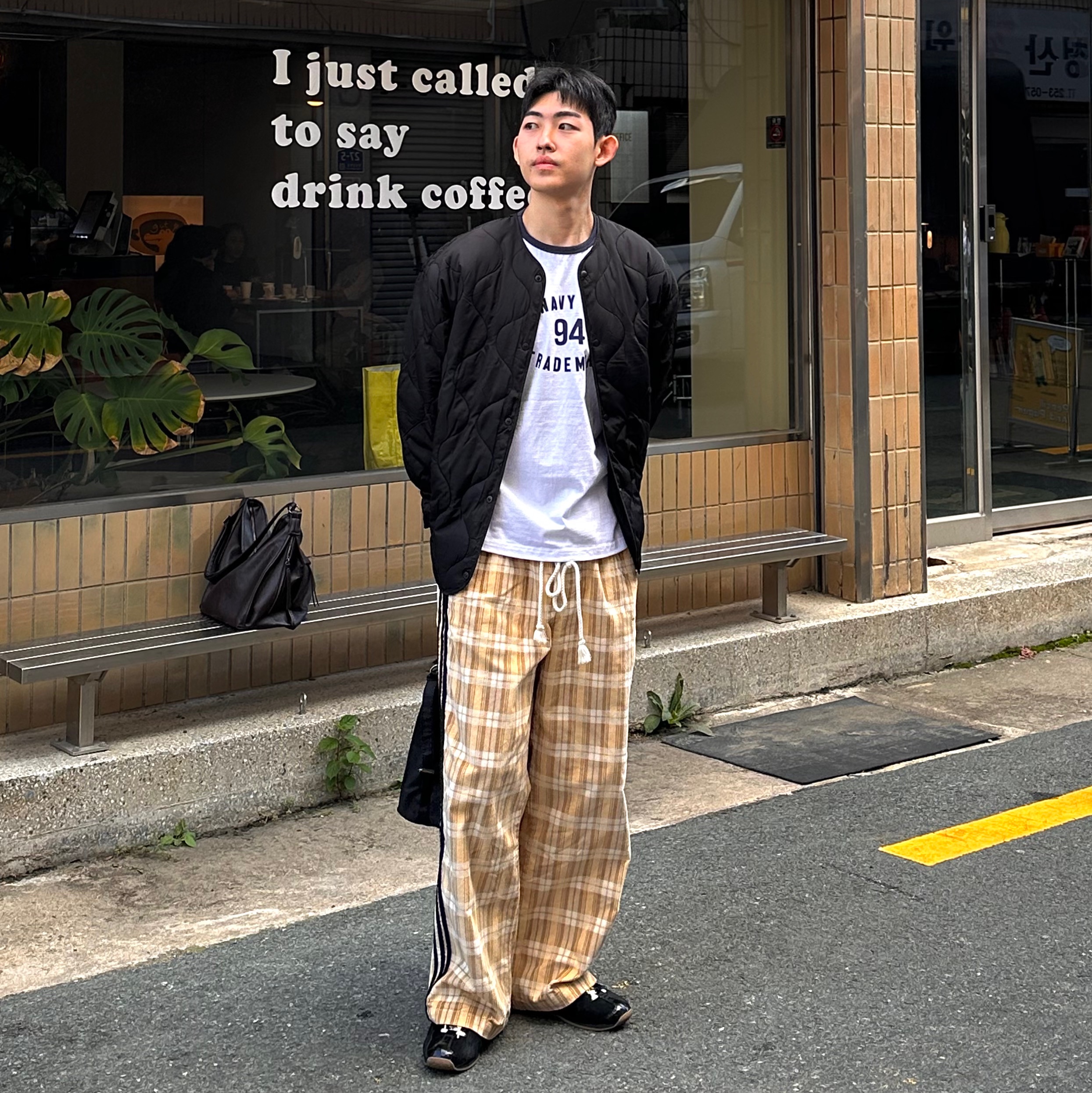 Adidas x Song for the Mute Track Pants Wonder White - KR Sizing, Adidas x Song for the Mute Country OG Core Black Cream White 착용 스타일 - 3