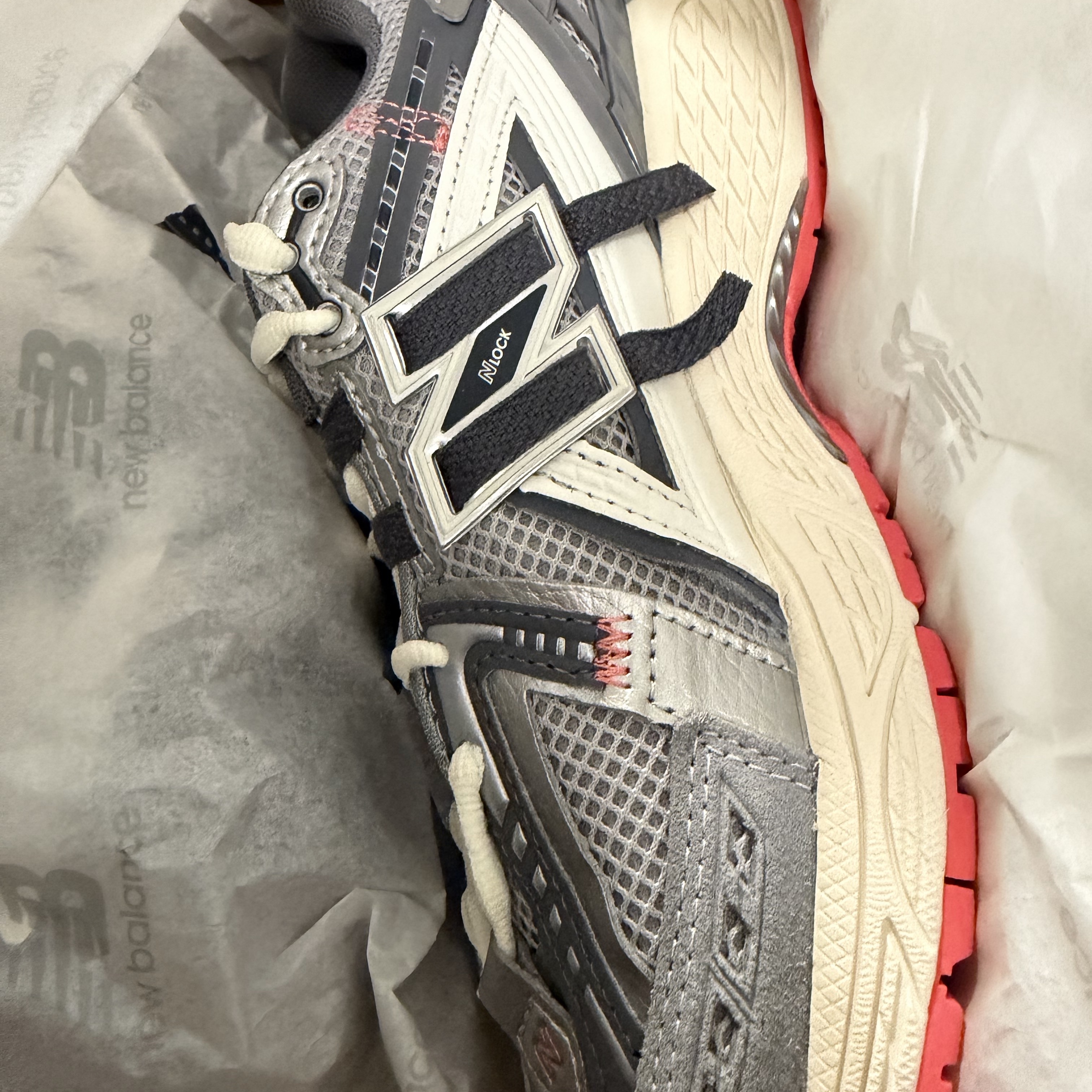 New Balance 1906A Slate Grey Raincloud 착용 스타일