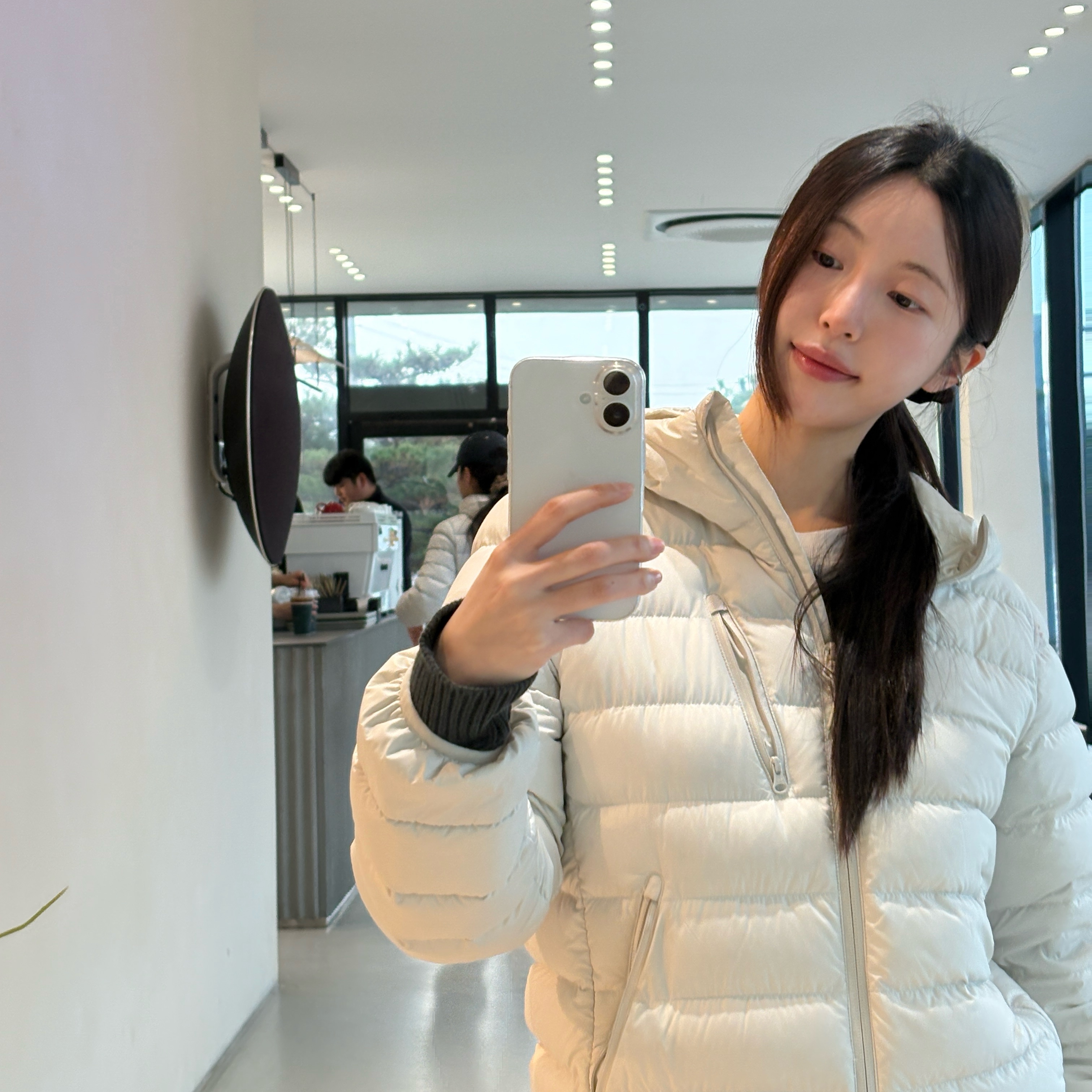 (W) Musinsa Standard City Leisure Hooded Light Down Jacket Stone White 착용 스타일 - 1