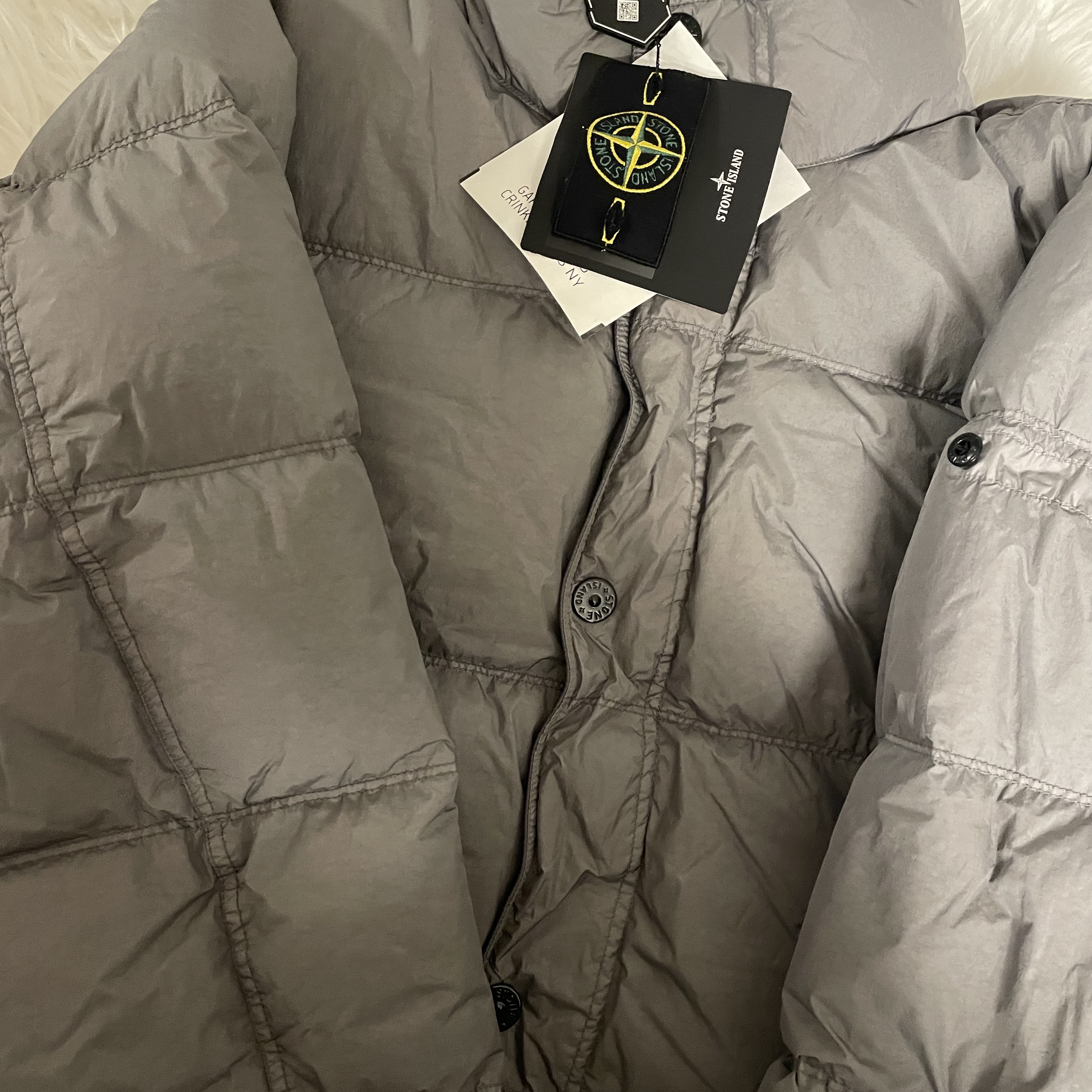 Stone Island 4100010 Crinkle Reps NY Recycled Nylon Down Jacket with Wind Resistant Cement - 25FW, Stone Island 40723 Crinkle Reps Hooded Down Jacket Black - 20FW 착용 스타일 - 2