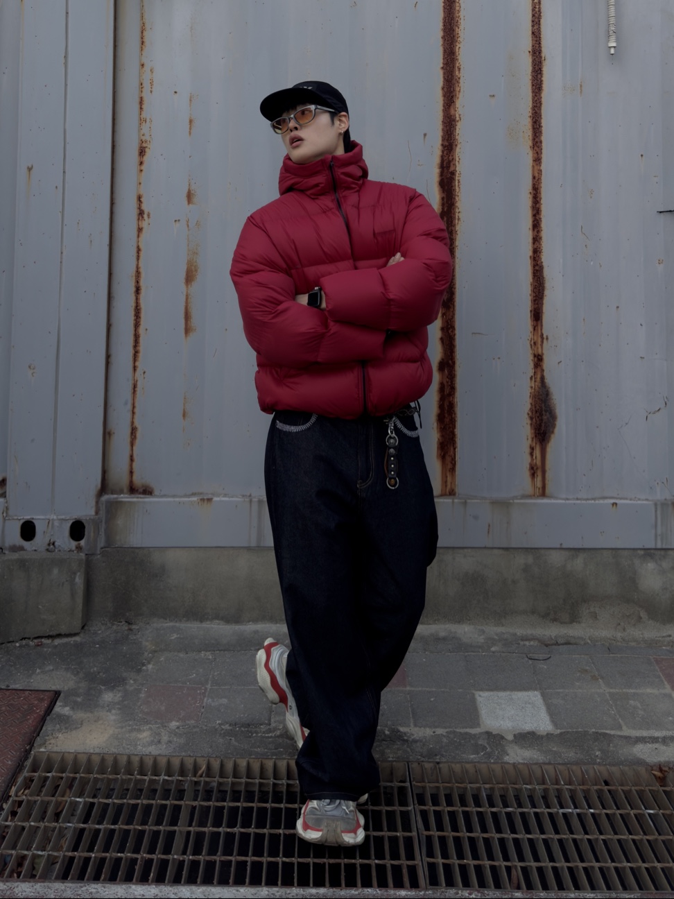 QT8 GARMENTS Duck Down Heavyweight Hoodie Jacket Red 착용 스타일 - 2