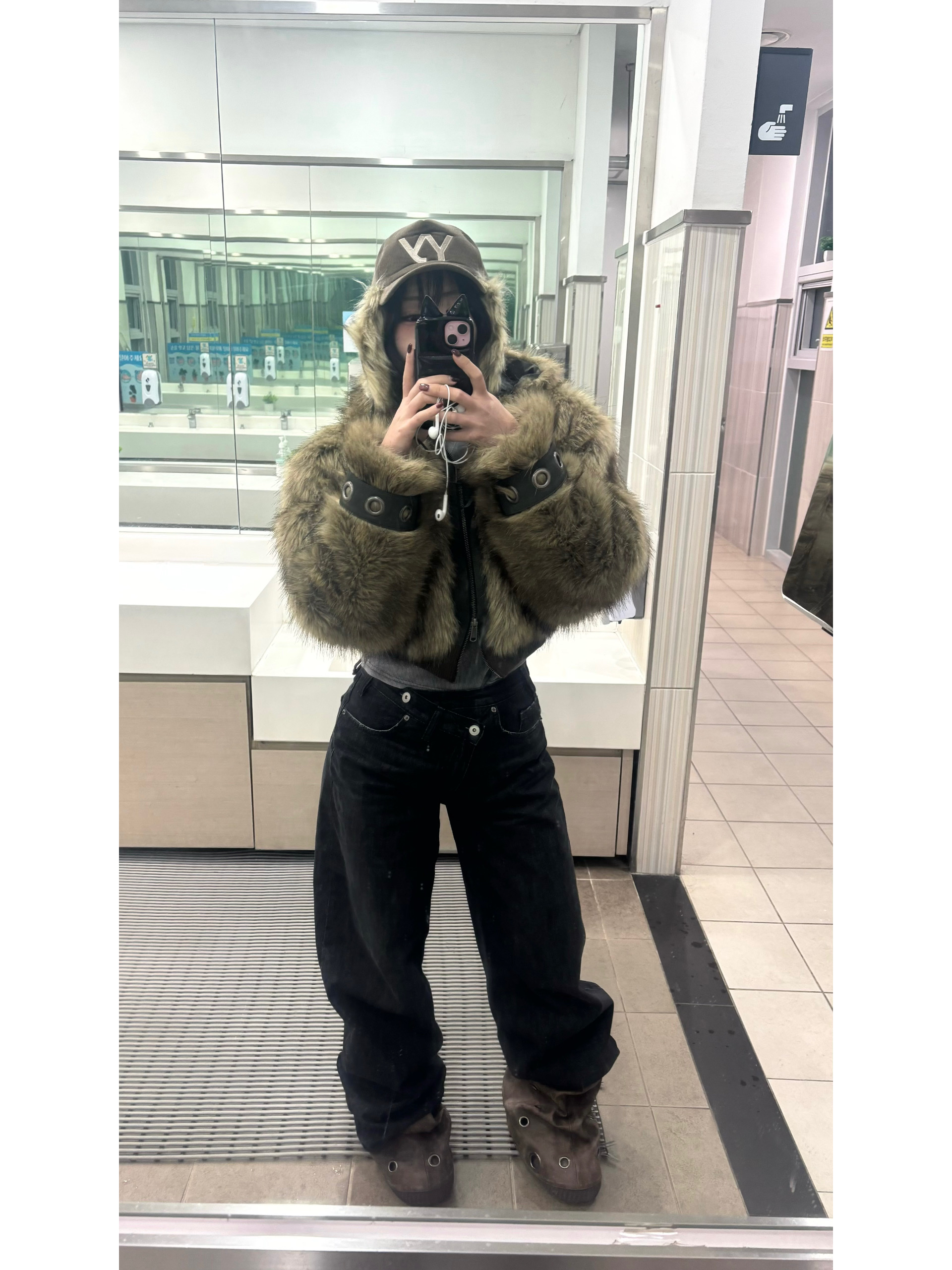 Vacant Archive Diddy Fur Hoodie Jacket, Open Yy Faux Fur Corduroy Earflap Cap Khaki 착용 스타일 - 1