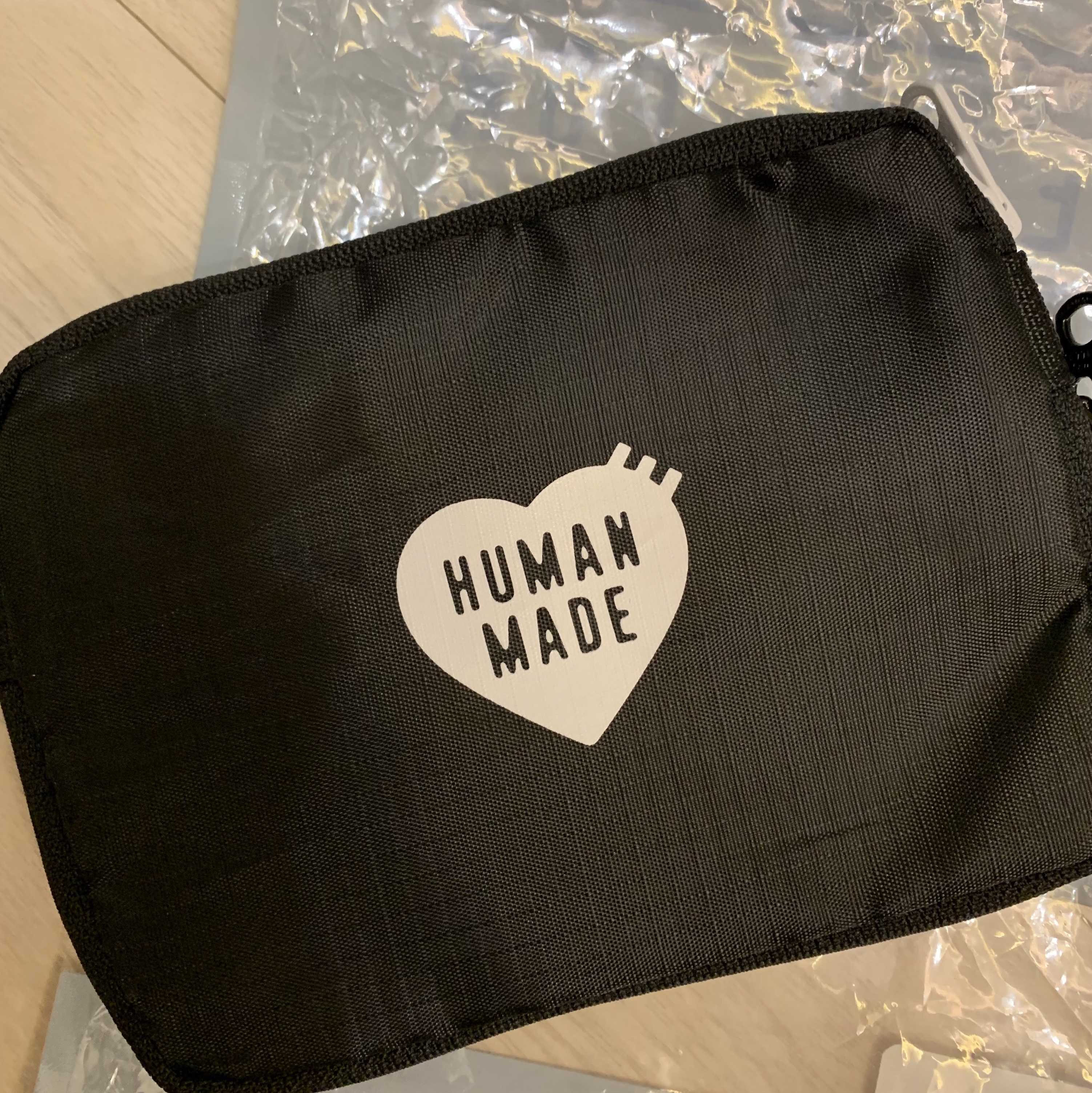 Human Made Travel Case Small Black 착용 스타일