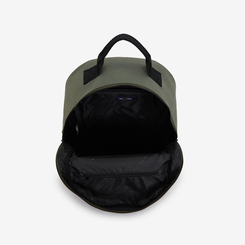 프레드 페리 나일론 뱃지 백팩 로렐리스 그린(Fred Perry Nylon Badge Backpack Laurel Wreath Green) - 4