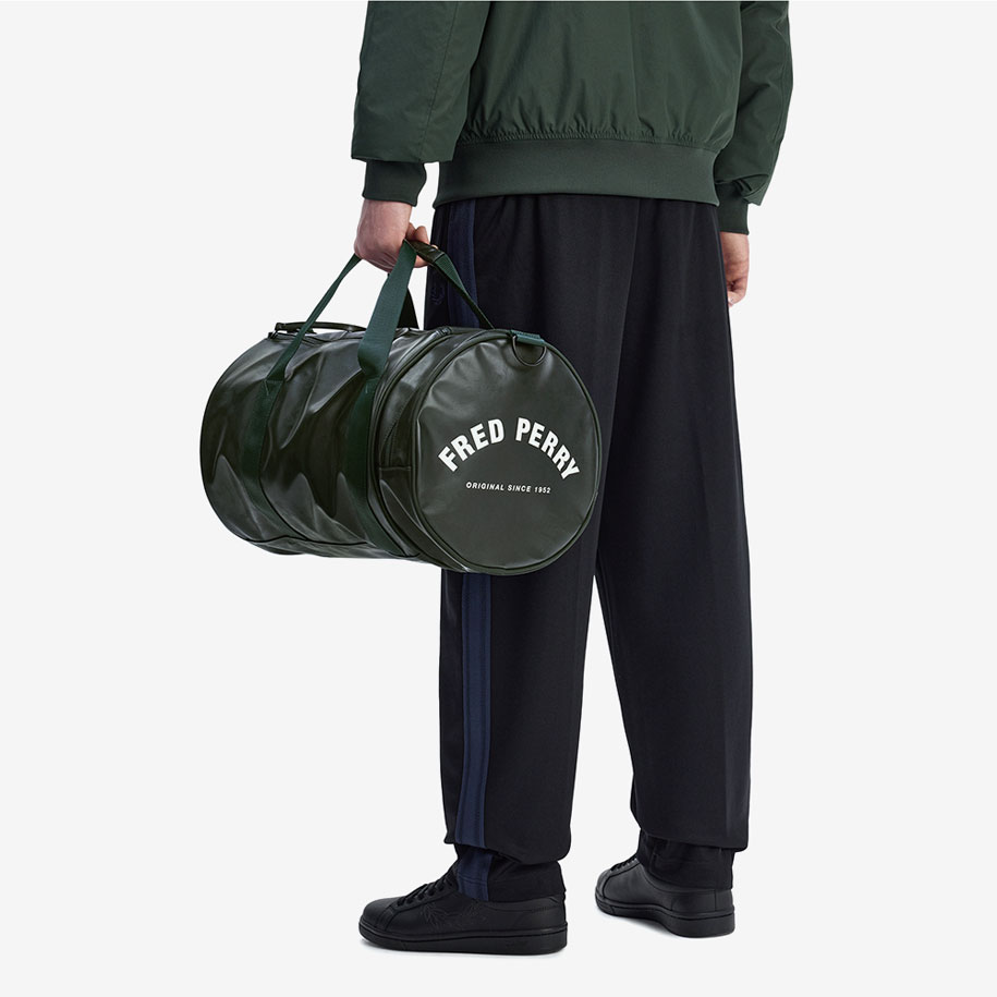 프레드 페리 토널 클래식 배럴 백 나이트그린(Fred Perry Tonal Classic Barrel Bag Night Green) - 3