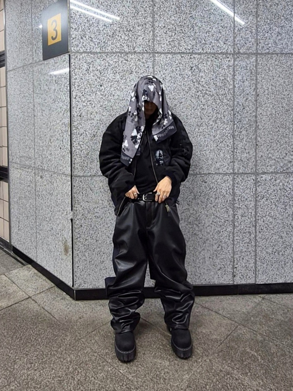 Dr. Martens x Rick Owens Quad Sole Steel Toe Boots Black, Awende Requiem Silk Scarf Gray 착용 스타일
