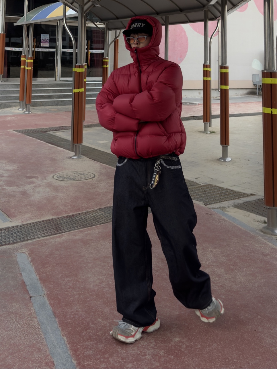 QT8 GARMENTS Duck Down Heavyweight Hoodie Jacket Red 착용 스타일 - 3