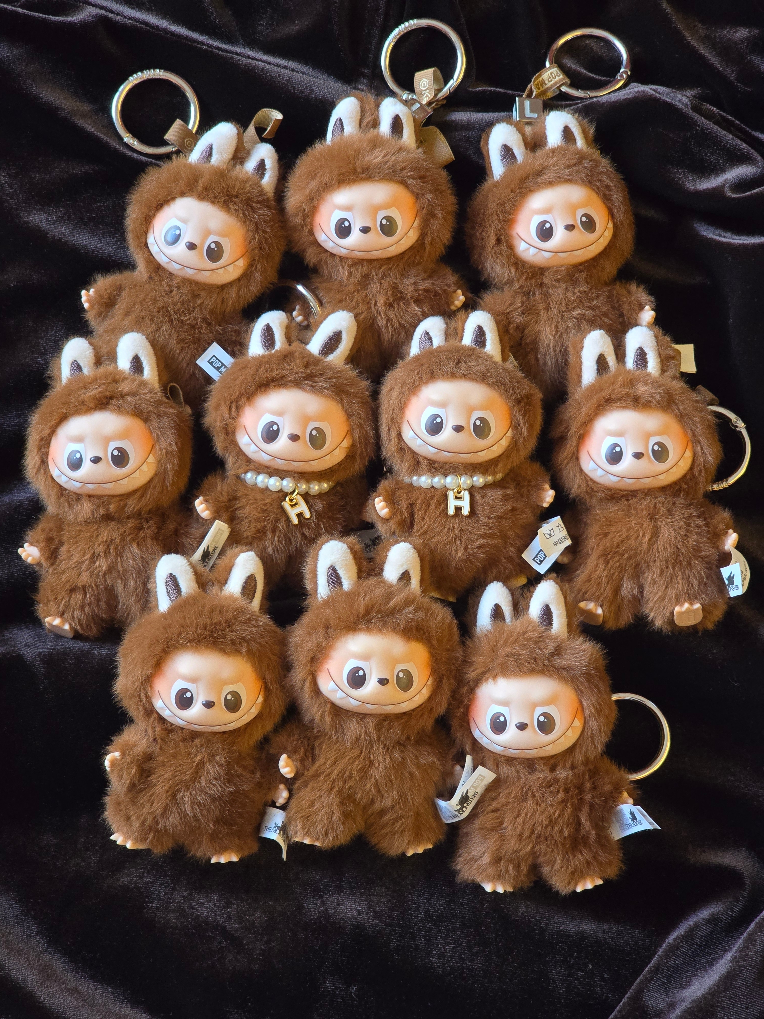 Pop Mart Labubu The Monsters Pin For Love Series Vinyl Plush Pendant (A-M) L (Opened Case), Pop Mart Labubu The Monsters Pin For Love Series Vinyl Plush Pendant Sealed Case (A-M) (14 Blind Boxes) 착용 스타일