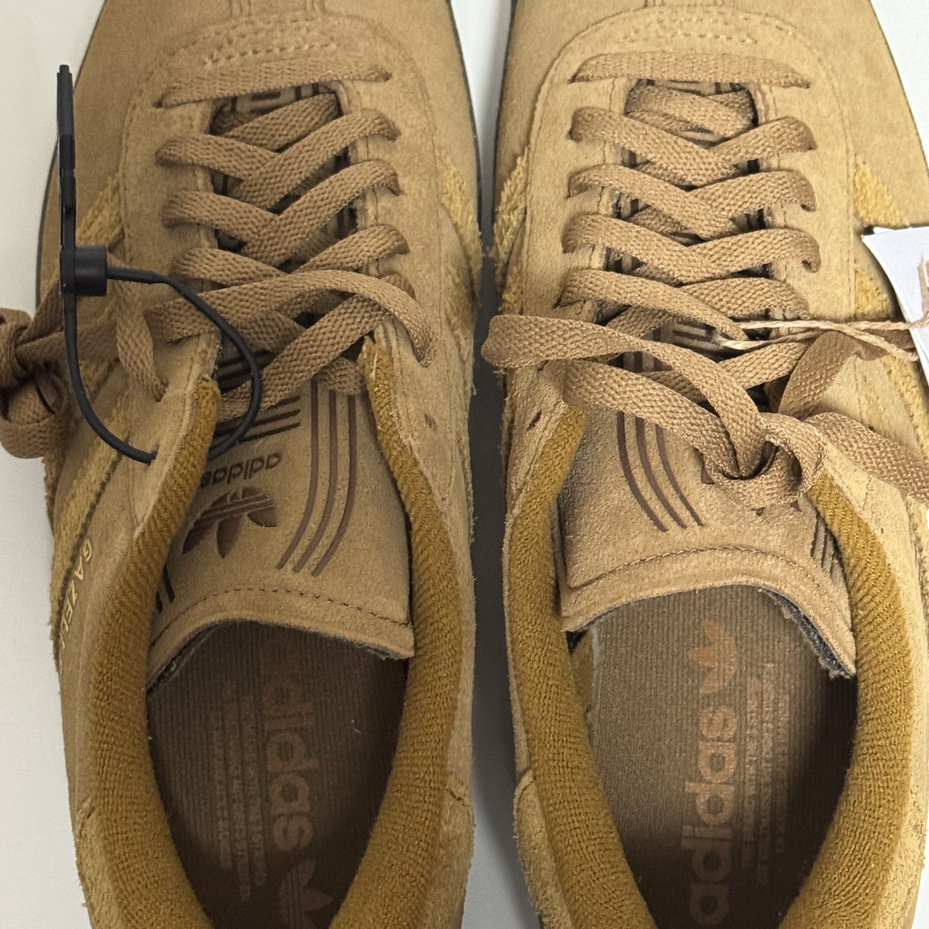 Adidas Gazelle Brown Desert Bronze Strata 착용 스타일