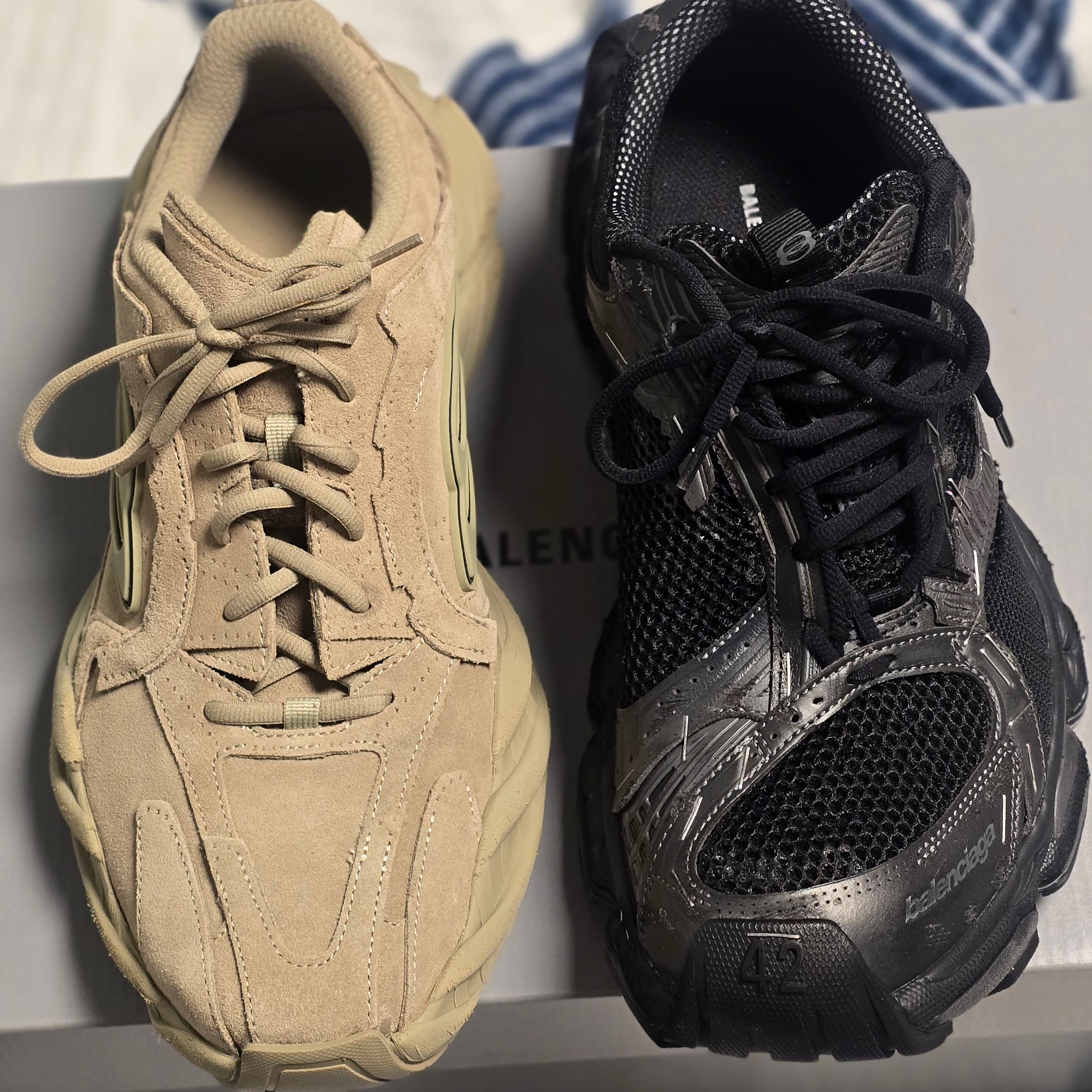 (W) Balenciaga Monday Shoe Beige 착용 스타일 - 4