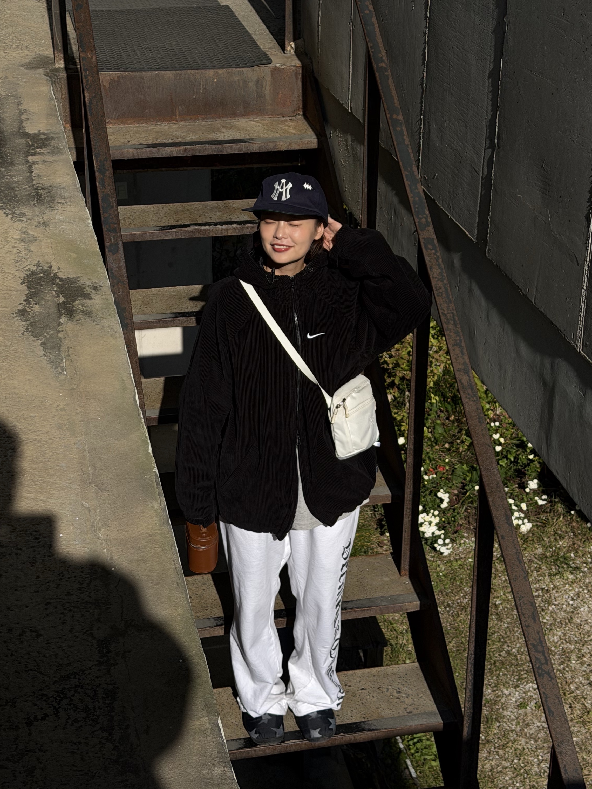 Supreme x Nike Arc Corduroy Hooded Jacket Black - 22SS, Arc'teryx Mantis 1 Waistpack Whiteout 착용 스타일 - 2