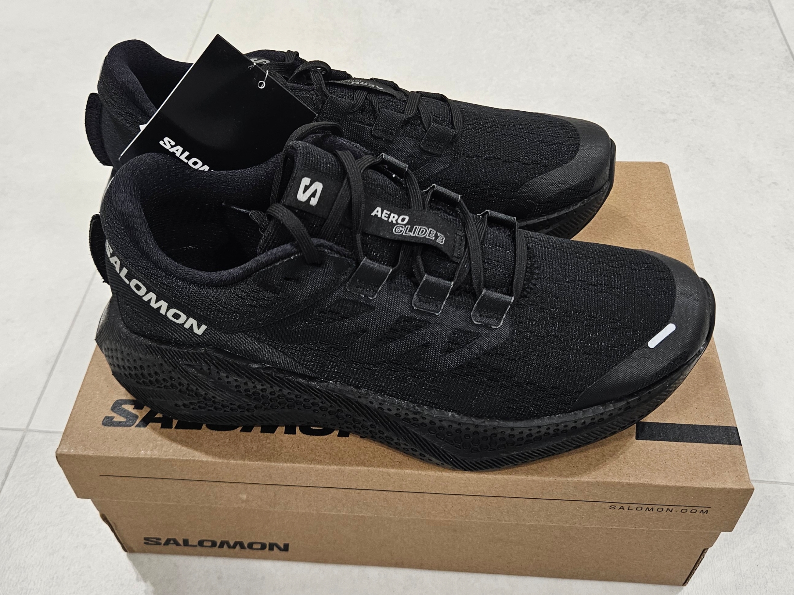 Salomon Aero Glide 3 Black Silver 착용 스타일