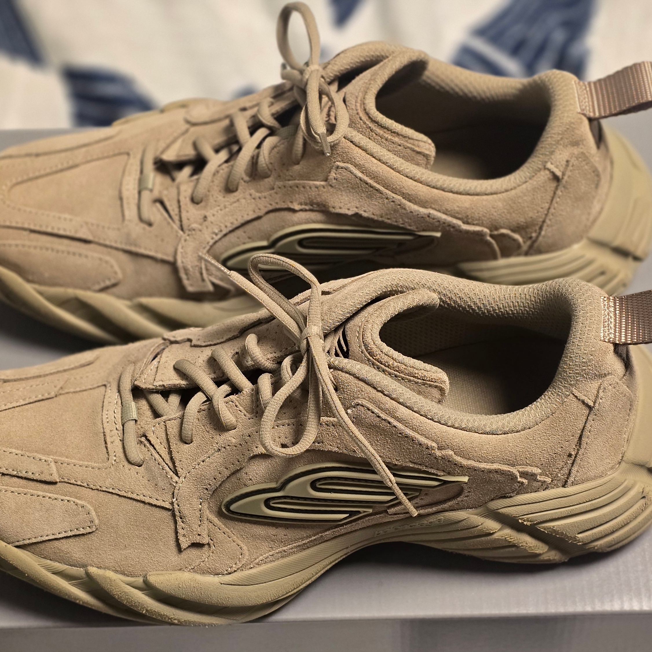 (W) Balenciaga Monday Shoe Beige 착용 스타일 - 2