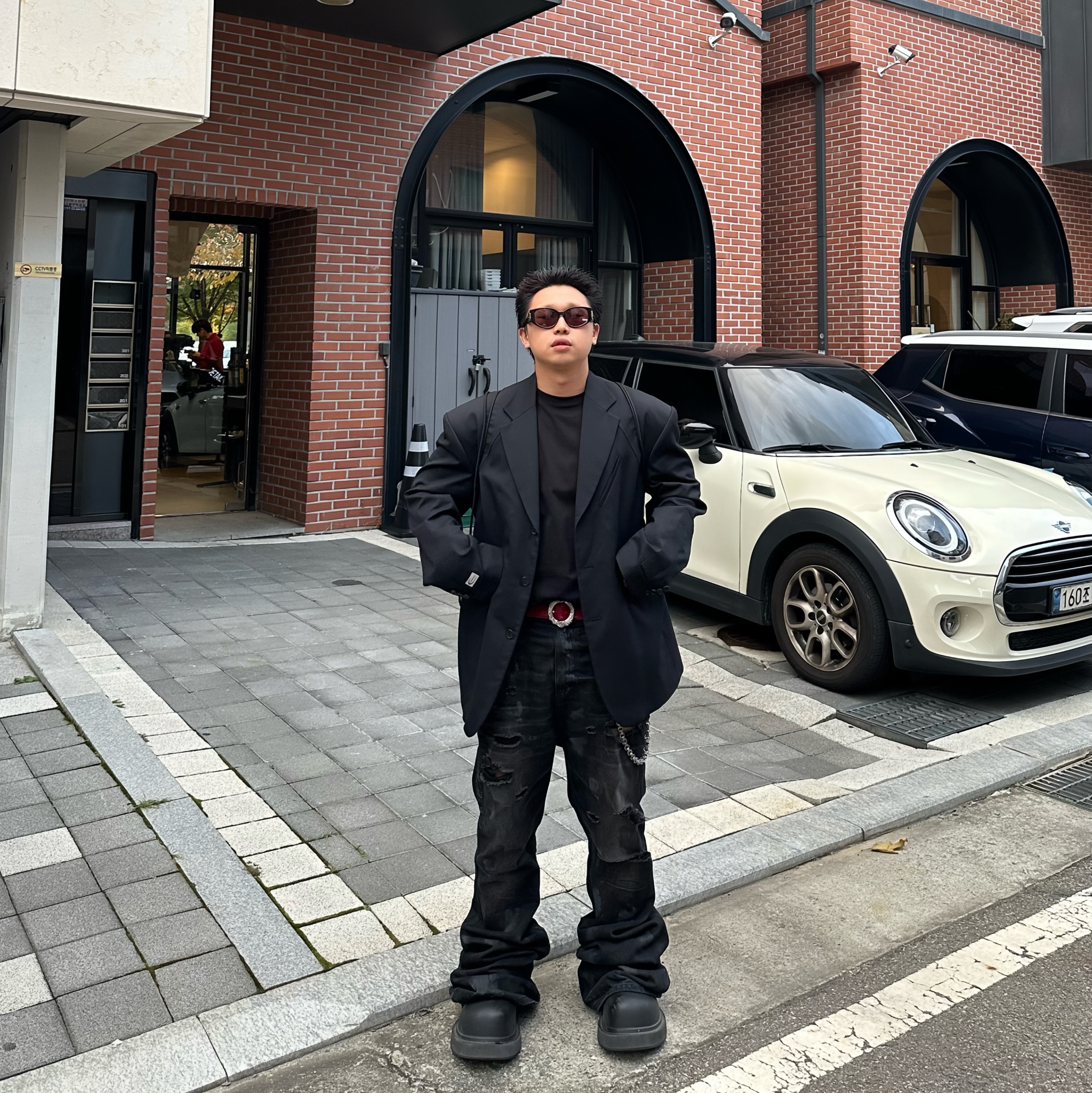 Undermycar 25FW Ouroboros Loop Buckle Calf Hair Leather Belt Red 착용 스타일