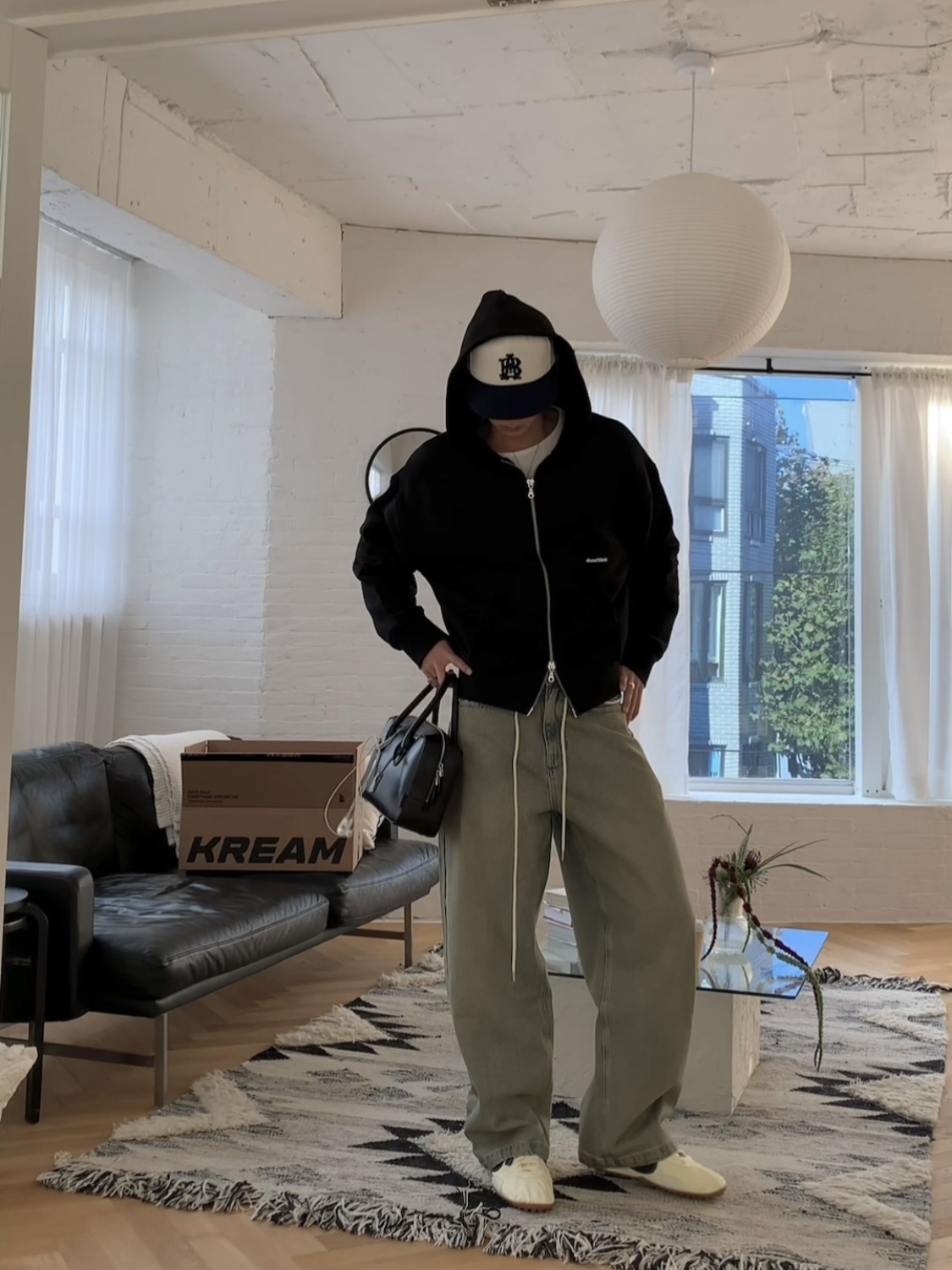 [KREAM 단독] About:Blank Wide Leg Denim Dirty Blue Wash - 26SS, [KREAM 단독] About:Blank Monogram Contrast Cap Ecru Navy - 26SS 착용 스타일